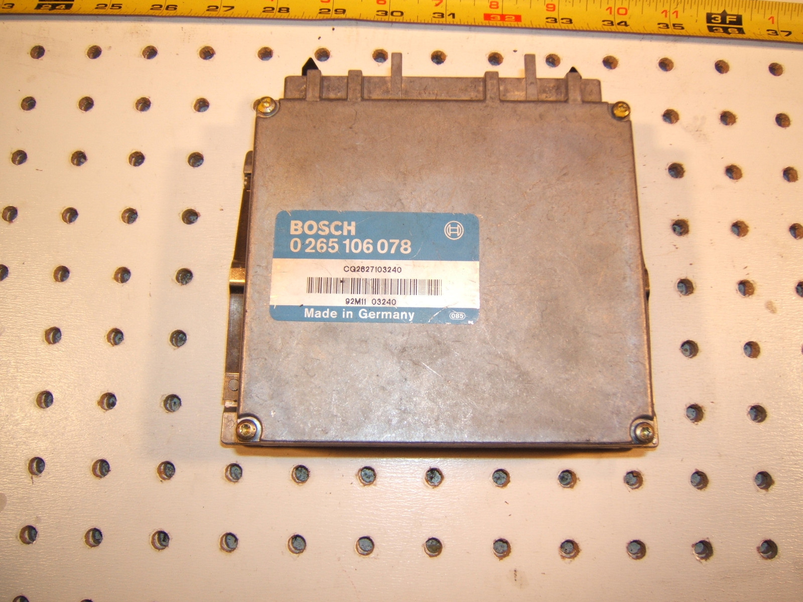 Mercedes 1993 R129 SL500 BOSCH under hood ASR ECU 0135453932 OEM 1 Computer