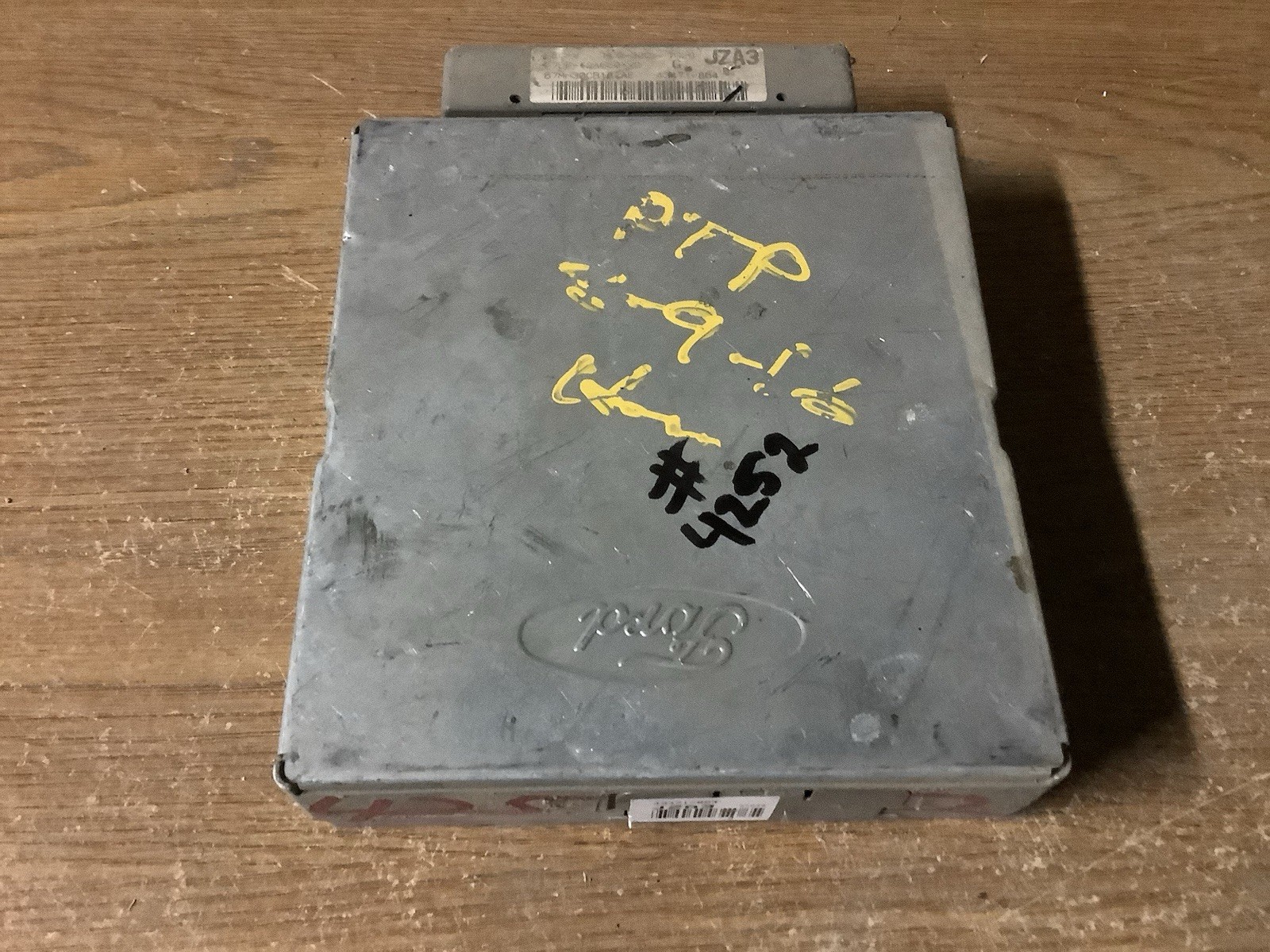 Ford Taurus F7DF-12A650-XD Engine Control Module ((4252))