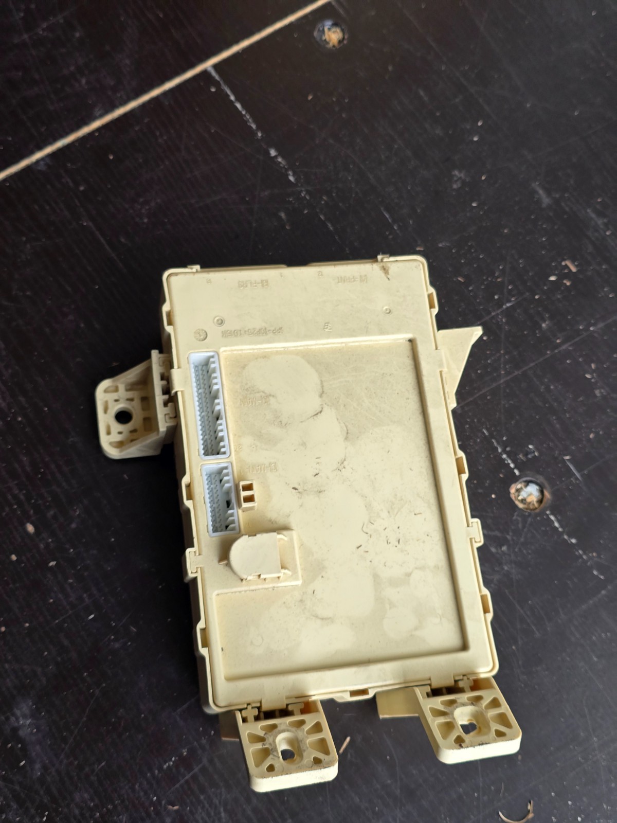 2016 Hyundai Veloster BCM Fuse Box 954002V177 Easy Installation Used Parts