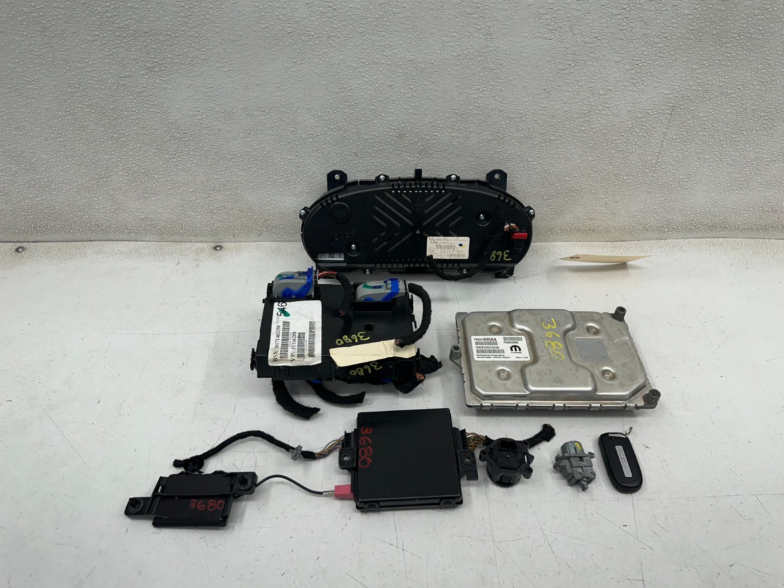 2018 JEEP COMPASS ECU IGNITION COMPUTER KEY SET WITH SPEEDOMETER, OEM LOT3680