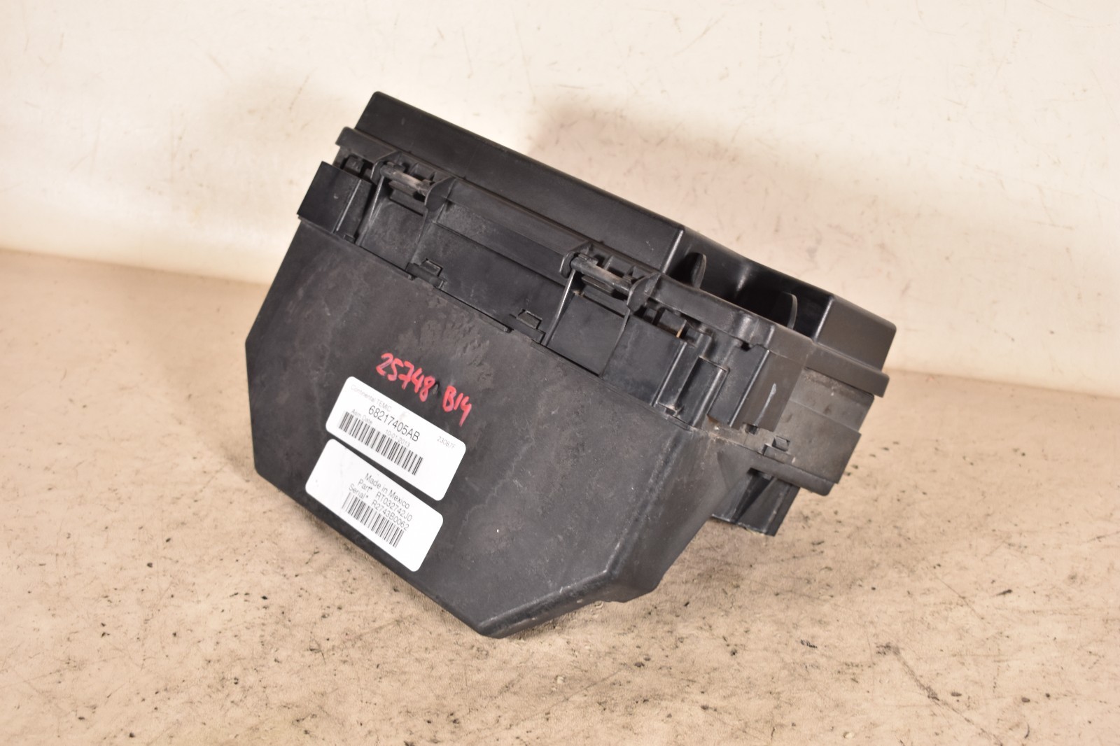 14 CARAVAN TOWN&COUNTRY ENGINE BAY FUSE BOX TIPM 68217405AB OEM