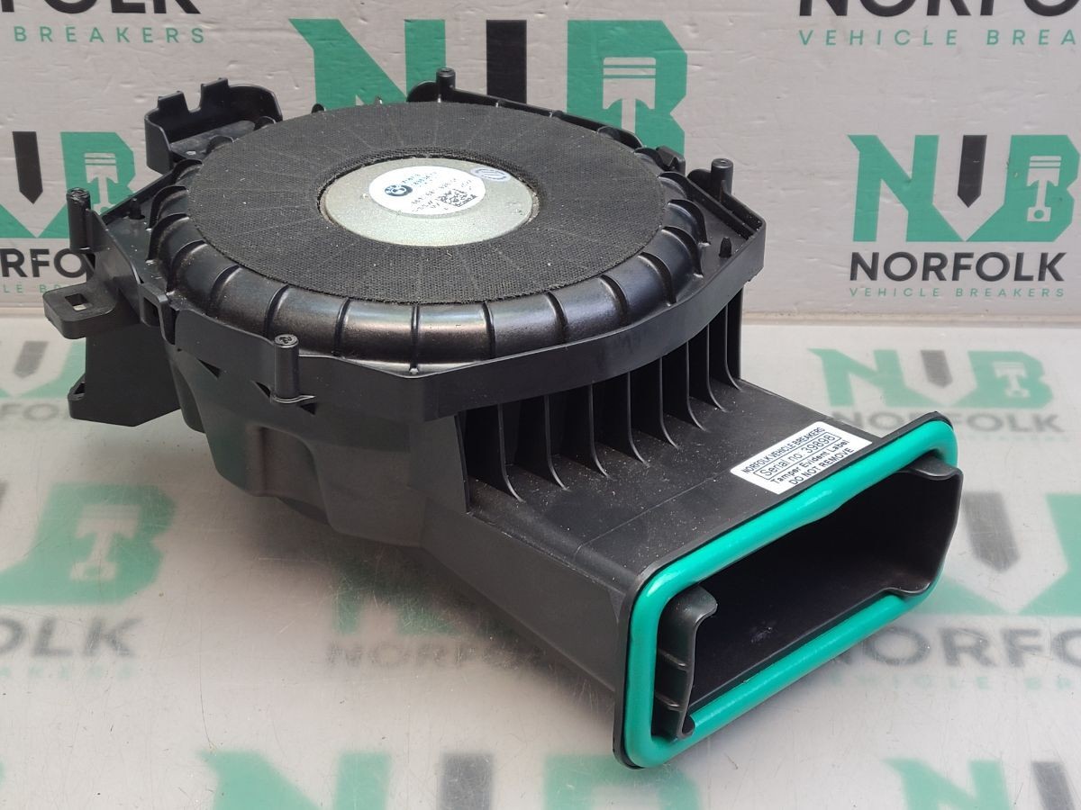 BMW X3 G01 Subwoofer 6811926