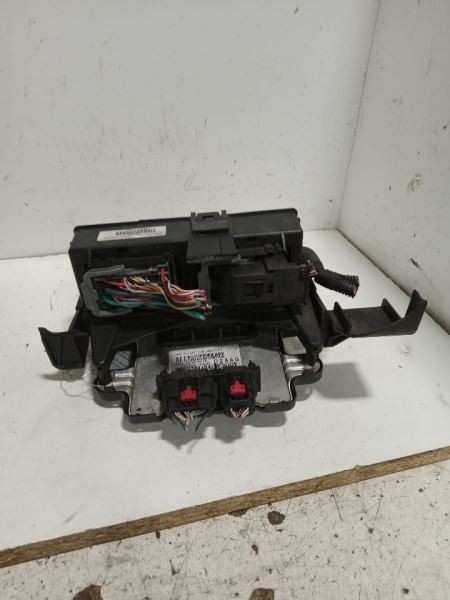 Control Module Power Supply Includes Fuse Box Fits 2006 JEEP COMMANDER OEM