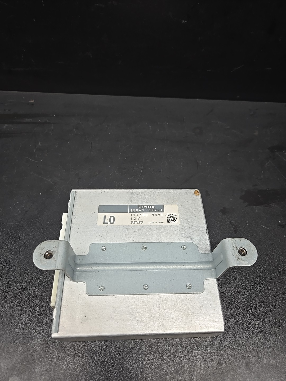 2007 – 2012 Lexus LS460 Front Right Seat Climate Control Module 85861-50251