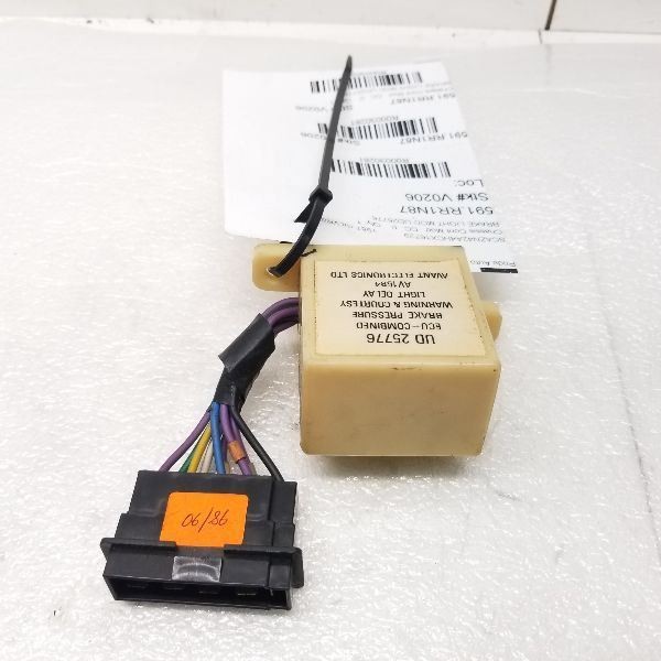 Rolls Royce Silver Spur Brake Light Check Control Module Relay UD25776