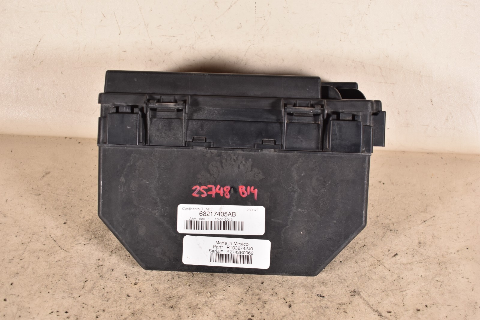 14 CARAVAN TOWN&COUNTRY ENGINE BAY FUSE BOX TIPM 68217405AB OEM