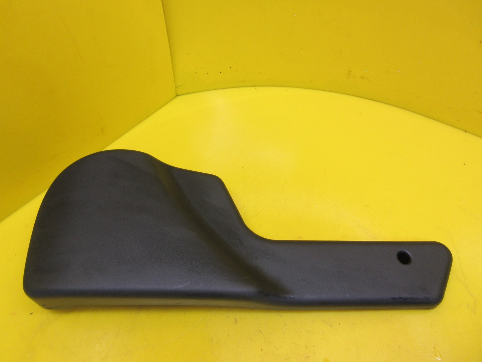 OEM 06-08 GMC ENVOY CHEVY POWER SEAT SWITCH PASSENGER RIGHT LOWER COVER BLACK
