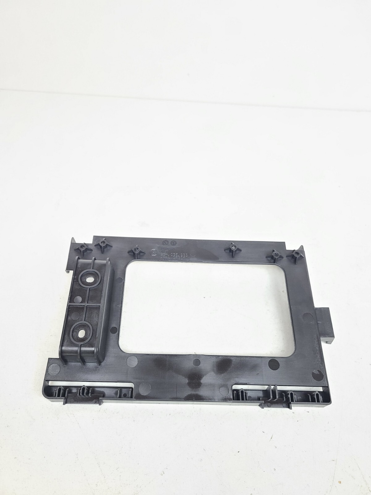 2022-2024 VOLKSWAGEN TAOS AUDIO SOUND SYSTEM AMPLIFIER MODULE MOUNT BRACKET OEM