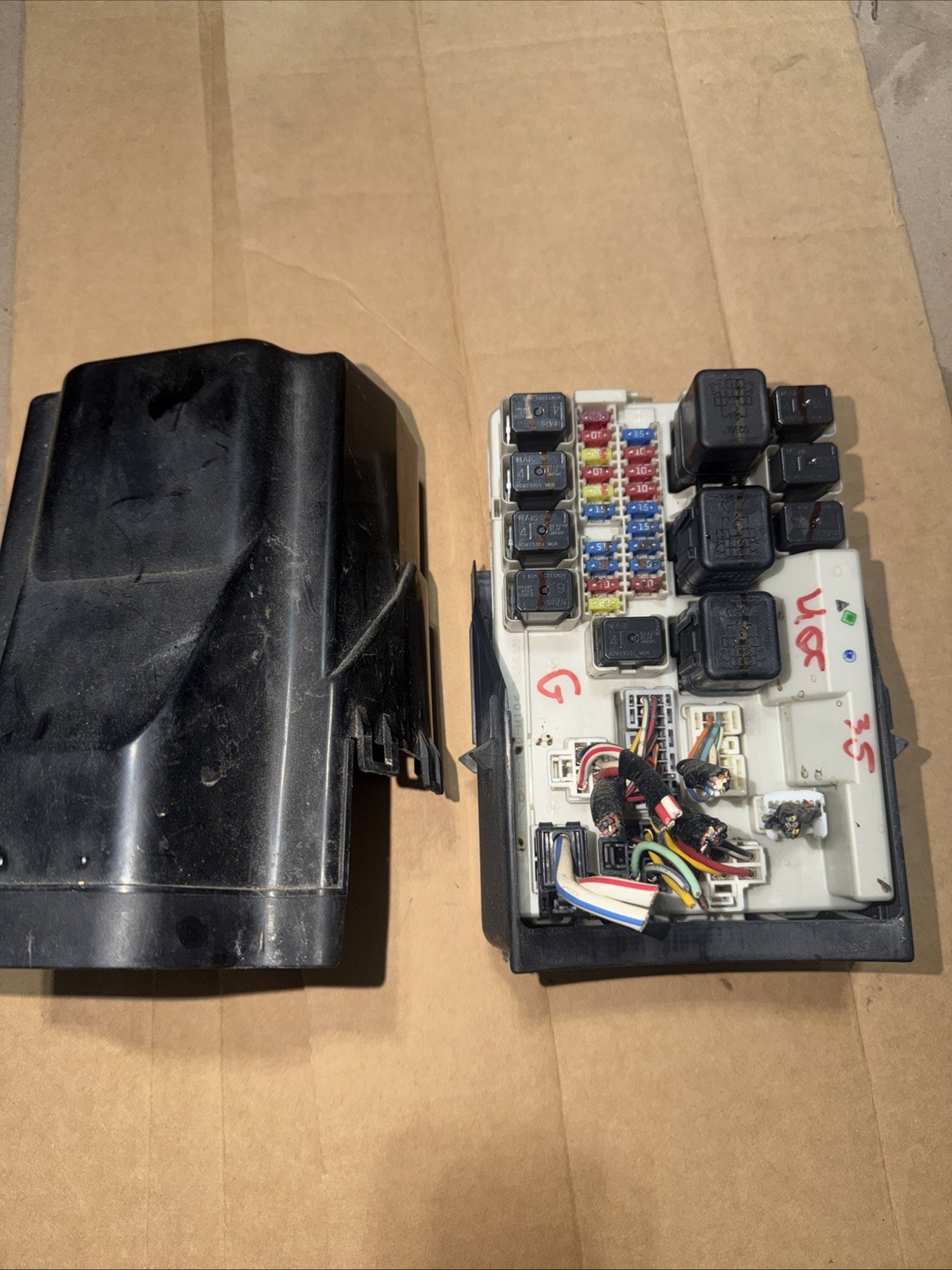 2005 06 Infiniti G35 Sedan 4dr IPDM FUSE RELAY BOX UNDER HOOD