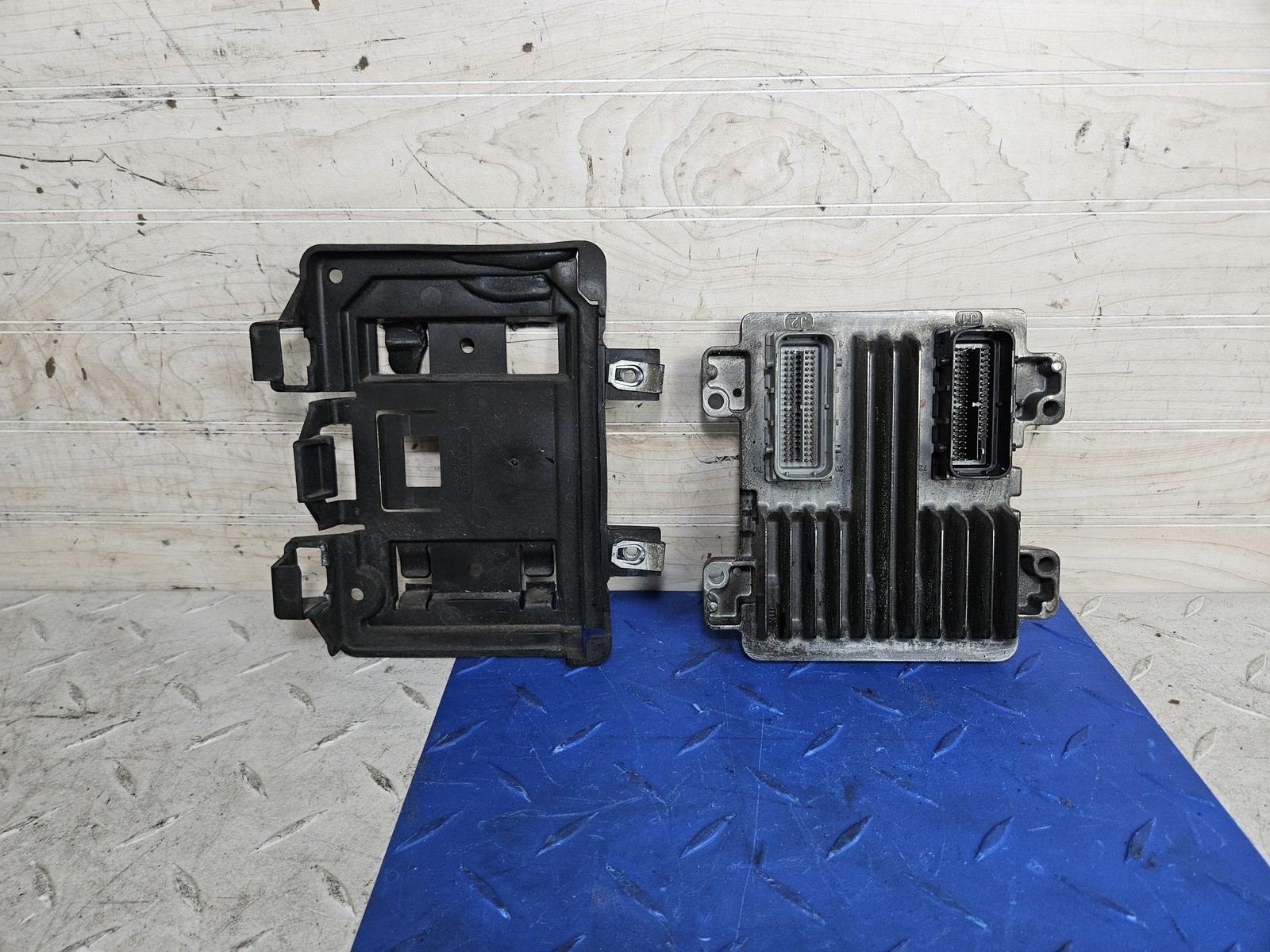 2008 2009 Corvette OEM ECM Engine Control Module & Bracket 12612384 Z06 43k Mi