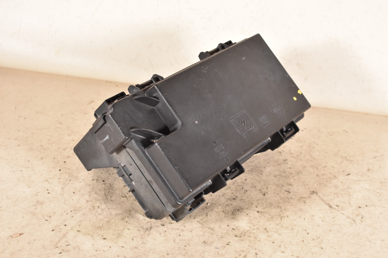 14 CARAVAN TOWN&COUNTRY ENGINE BAY FUSE BOX TIPM 68217405AB OEM