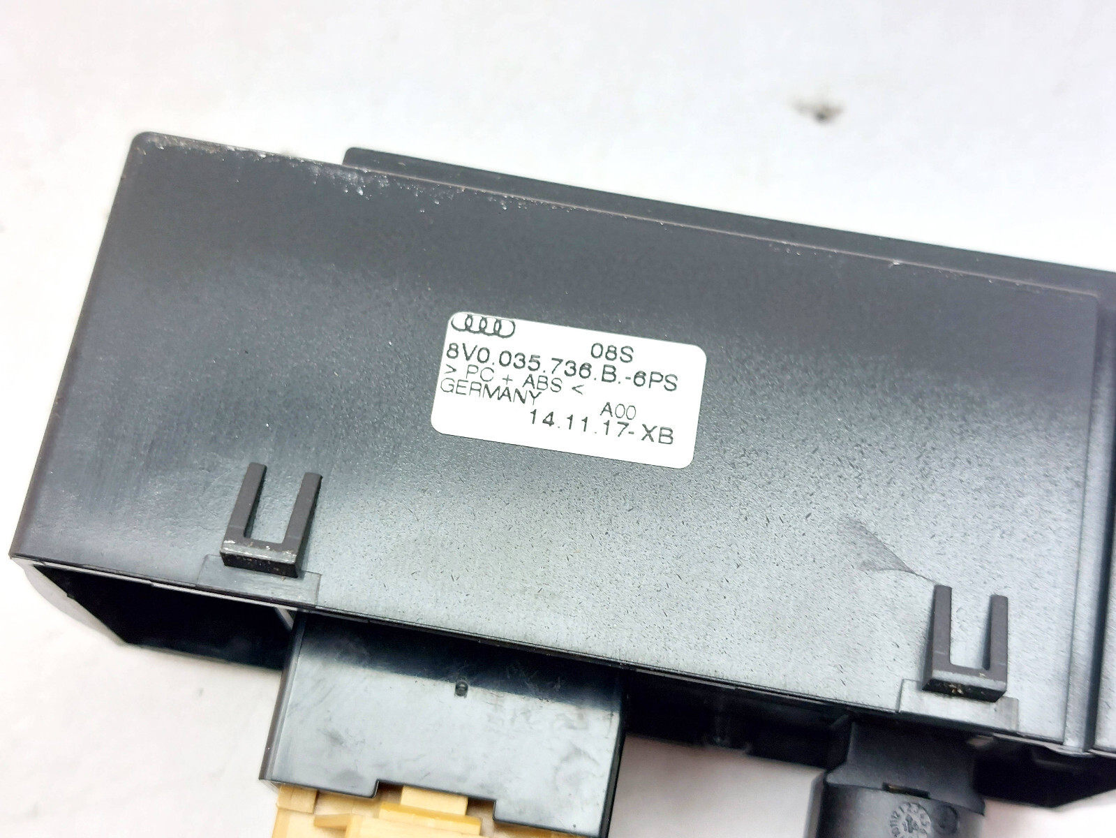 AUDI A3 8V 2015 USB & MMI AUDI MUSIC INTERFACE 8V0035736B