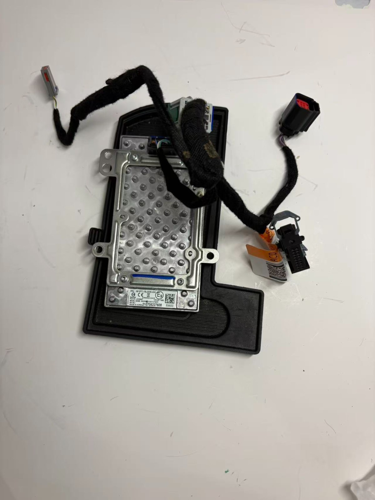2021 FORD EDGE CONSOLE WIRELESS CHARGING CONTROL MODULE OEM M1PT-19J235-AA