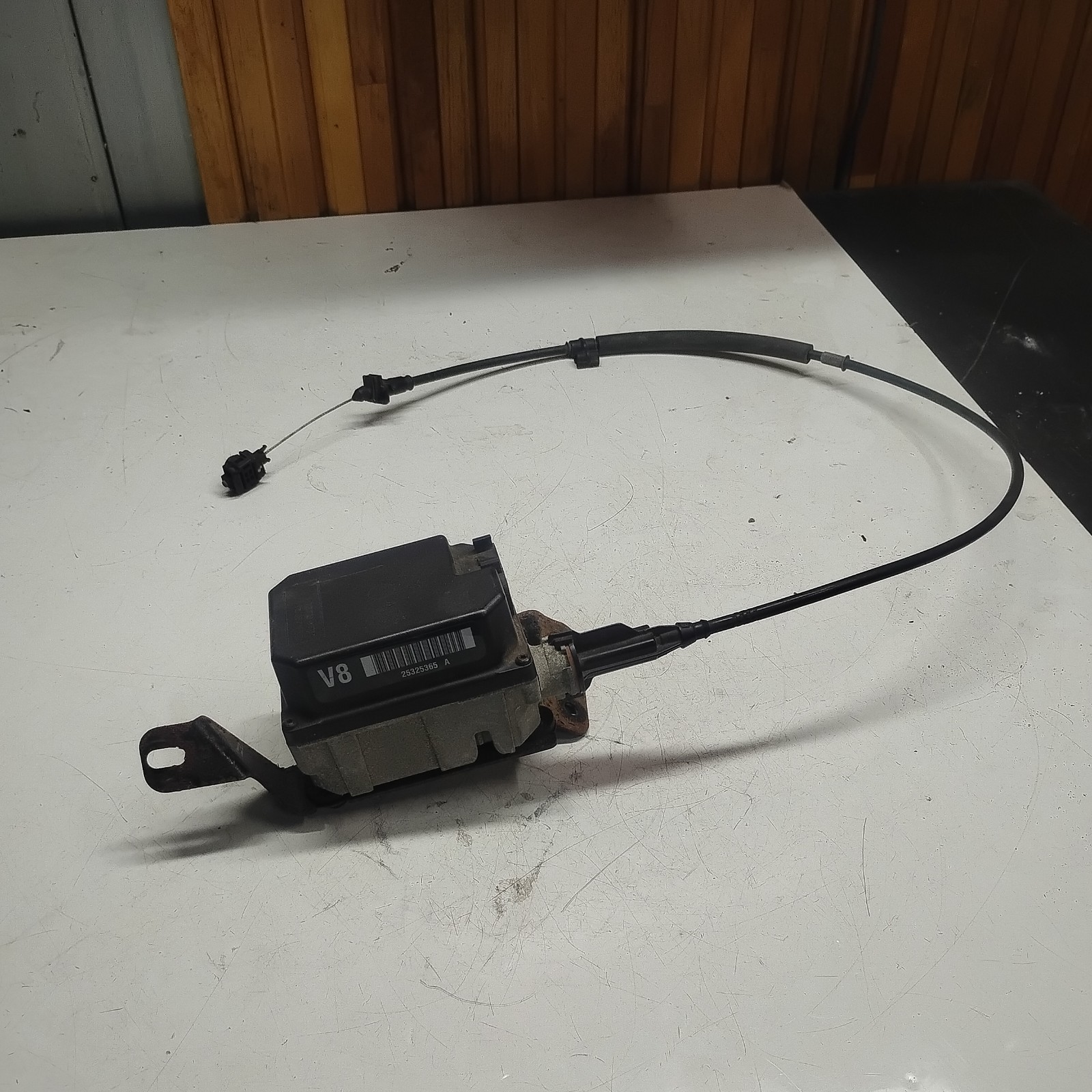 2000-2005 CADILLAC DEVILLE CRUISE CONTROL MODULE W/ CABLE OEM, 25325365