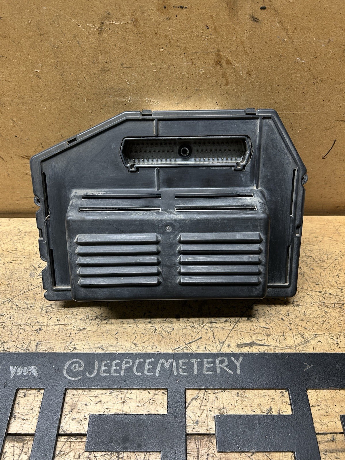 1994 1995 Jeep Cherokee XJ ECU Engine Computer 4.0L Auto AT 56026948 Grand ZJ 95