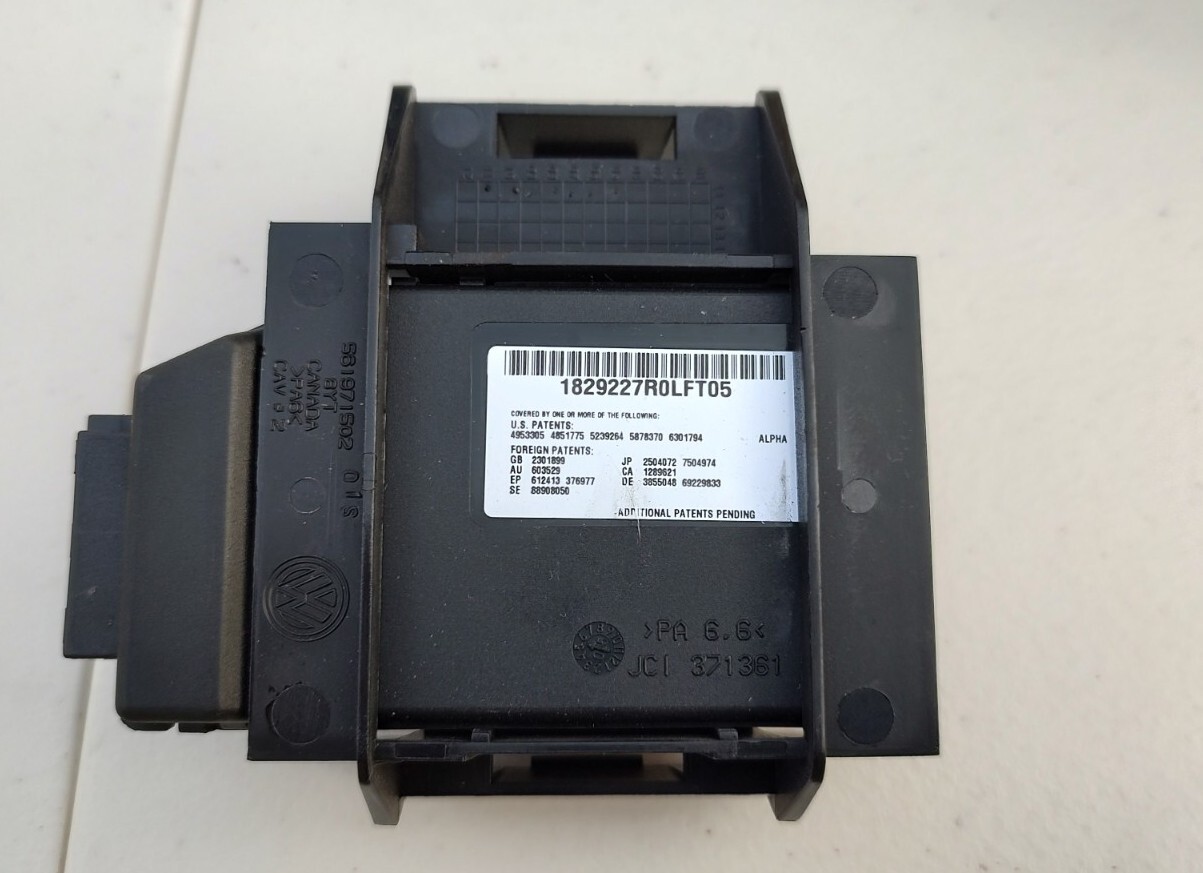 2012-2015 Volkswagen Passat OEM Magnetic Field Probe Compass Module And Bracket