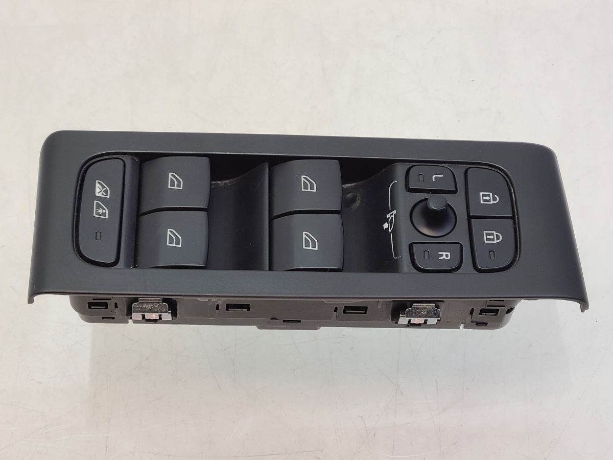Volvo XC40 Window Switches Front Right 32319765