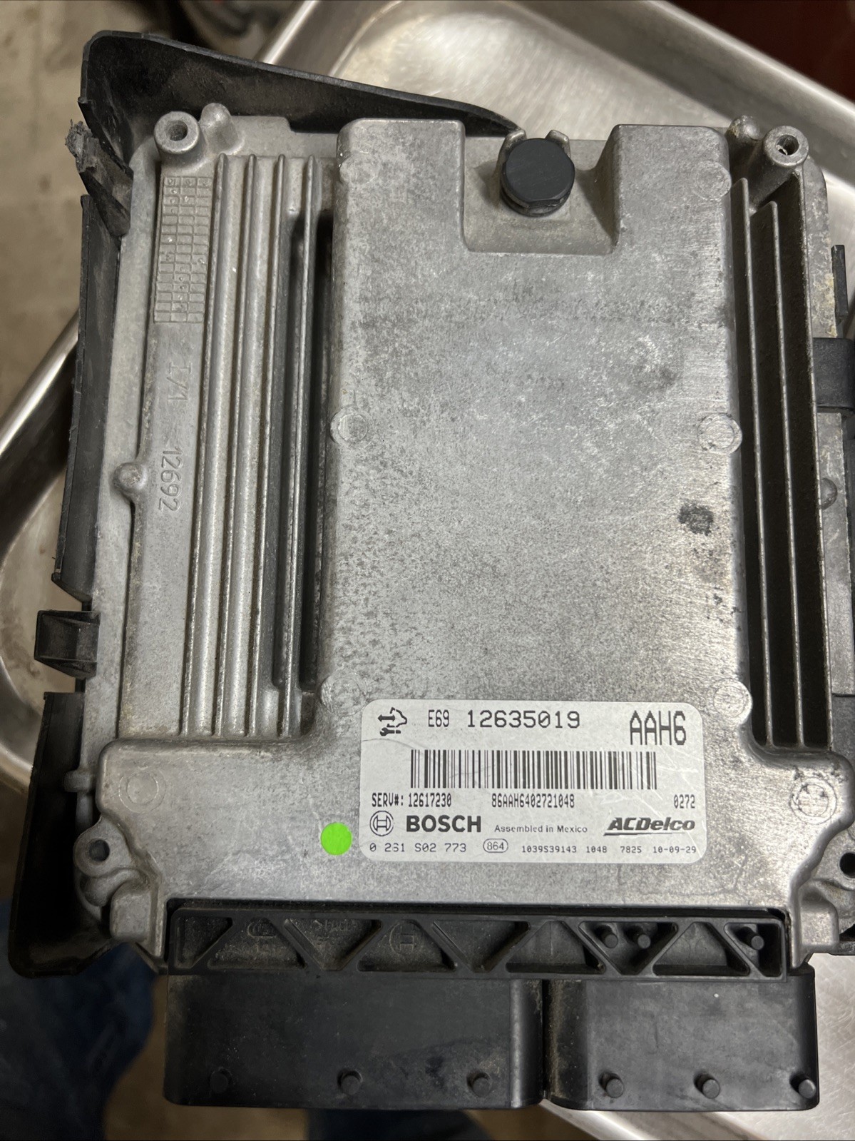 2010-2011 Buick Lacrosse GMC Acadia 3.6L Engine Control Module ECM PCM 12617230