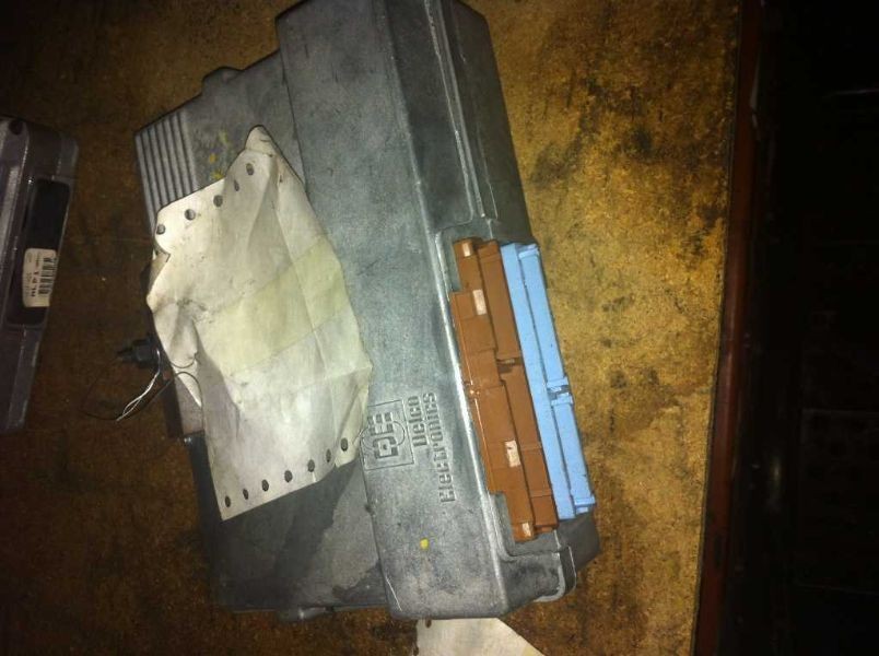 1999 Saturn S Series Sedan Engine ECM Electronic Control Module ECU Left Dash