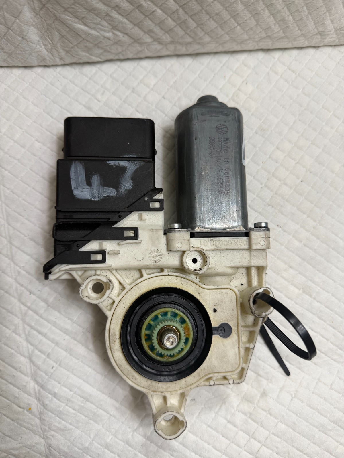 2006 VW Golf V Rear Right Window Motor 997755-102 OEM (47)