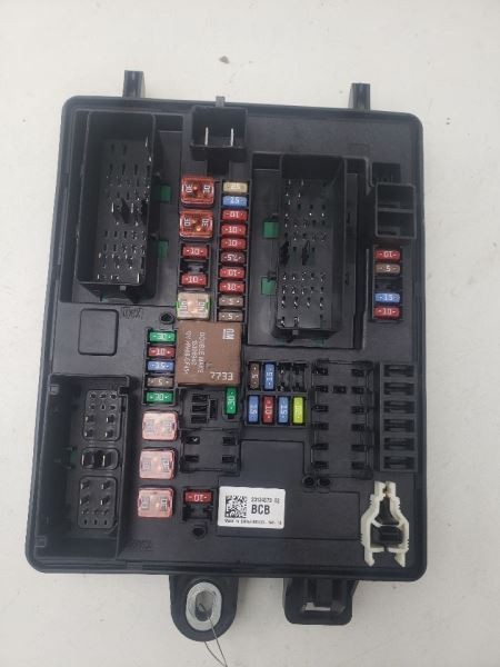 2015 Cadillac ATS Control Module Transfer Case Right Hand Quarter OEM 384272
