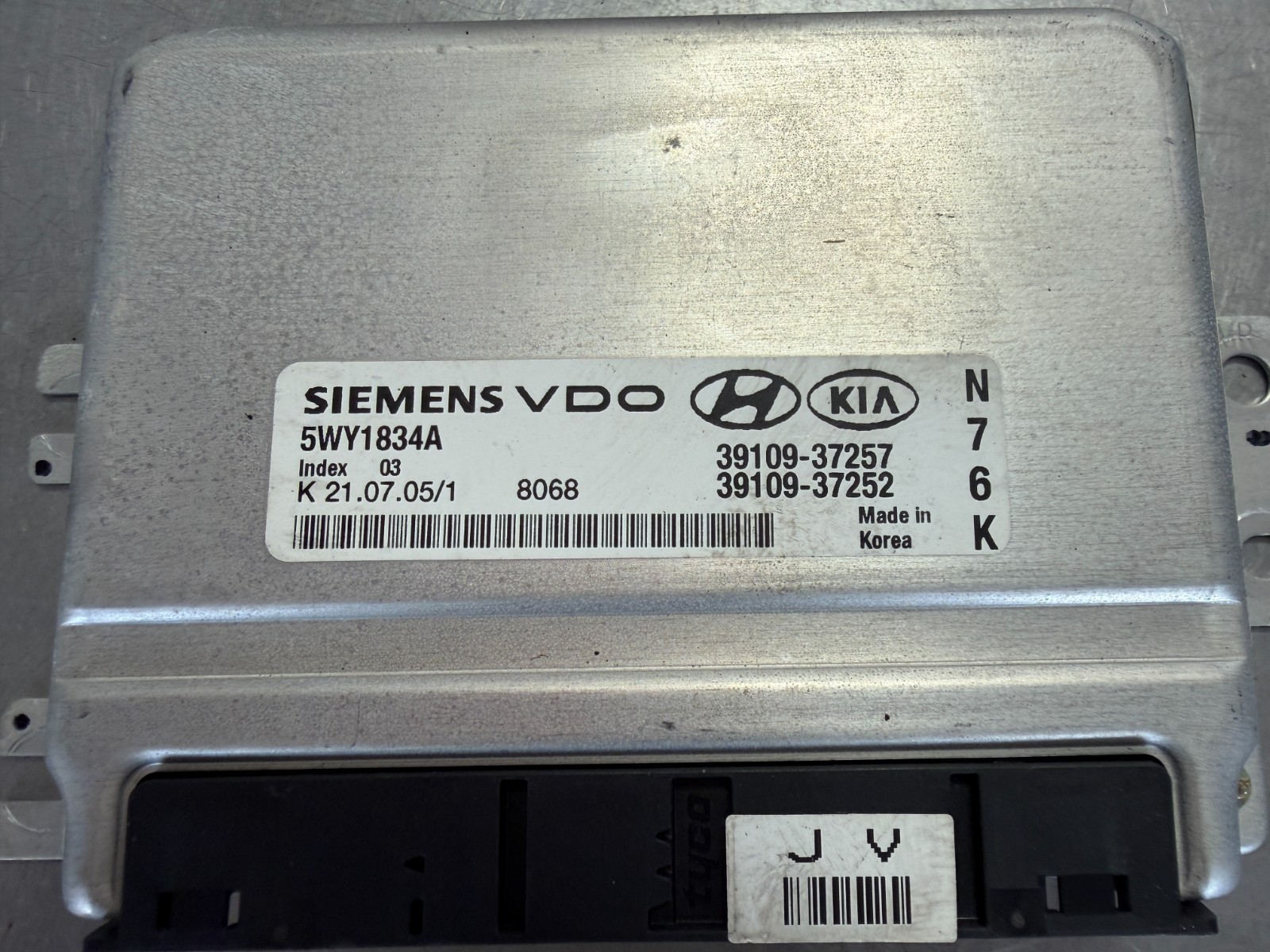 2006 Kia Sportage 6CL Engine Control Unit ECU 39109-37252 39109-37257 OEM