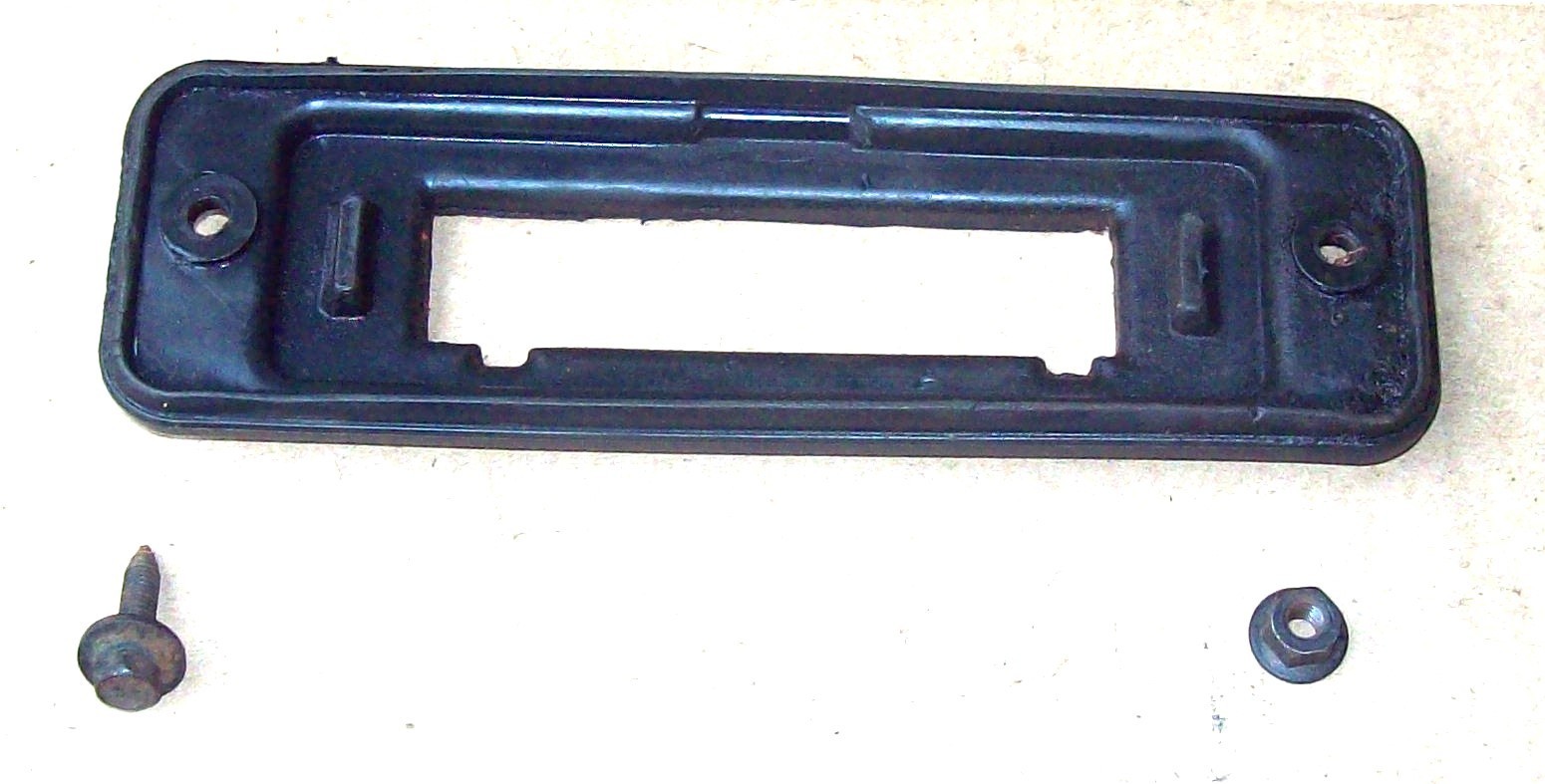 92-97 FORD TRUCK F150 F250 F350,BRONCO PCM COMPUTER CAB SEAL,MOUNTING HARDWARE.