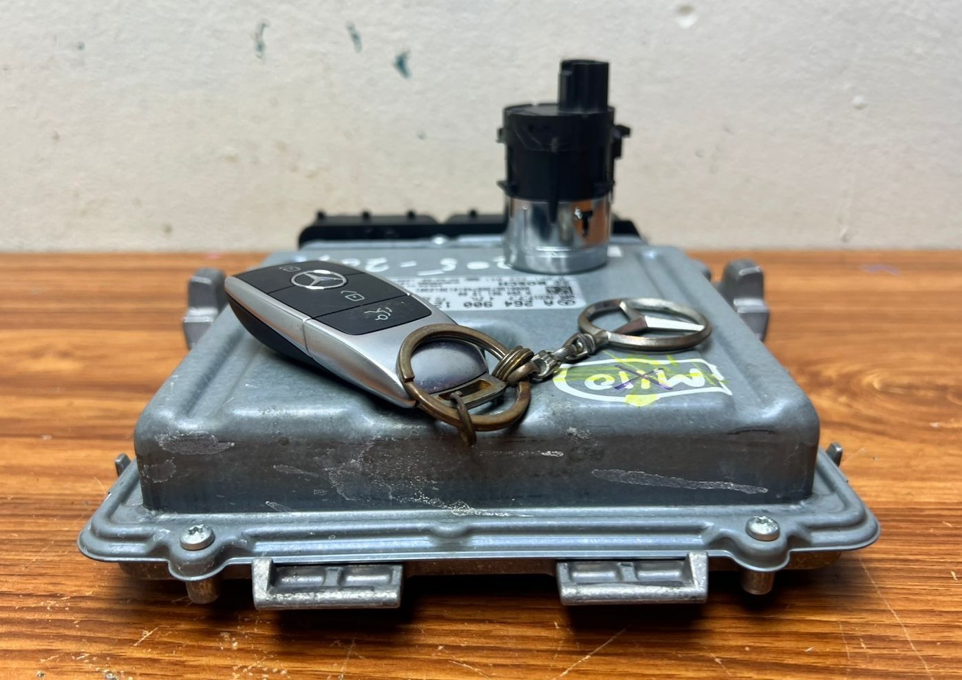 Mercedes W205 ECU Engine Control Module Ignition Switch Key Set A264 9001200 OEM