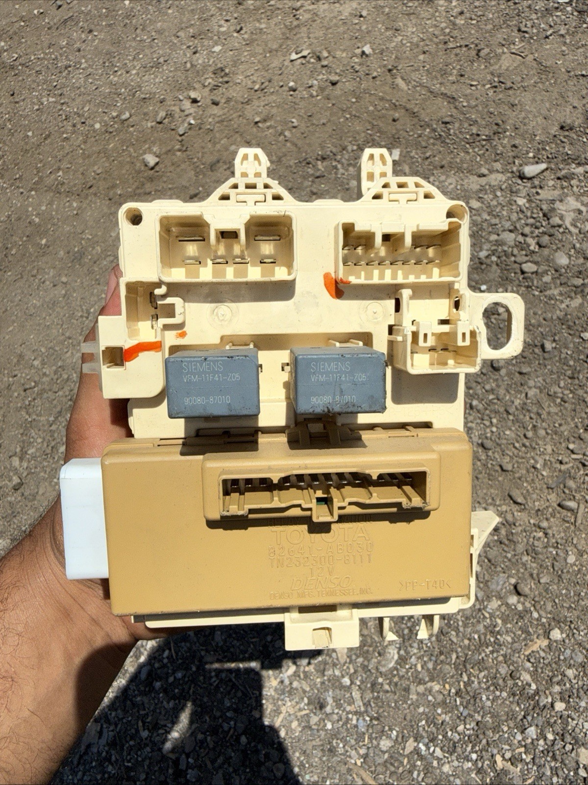 OEM 1998-2002 Toyota Corolla Under Dash BCM Module Fuse Box | 82641-AB030