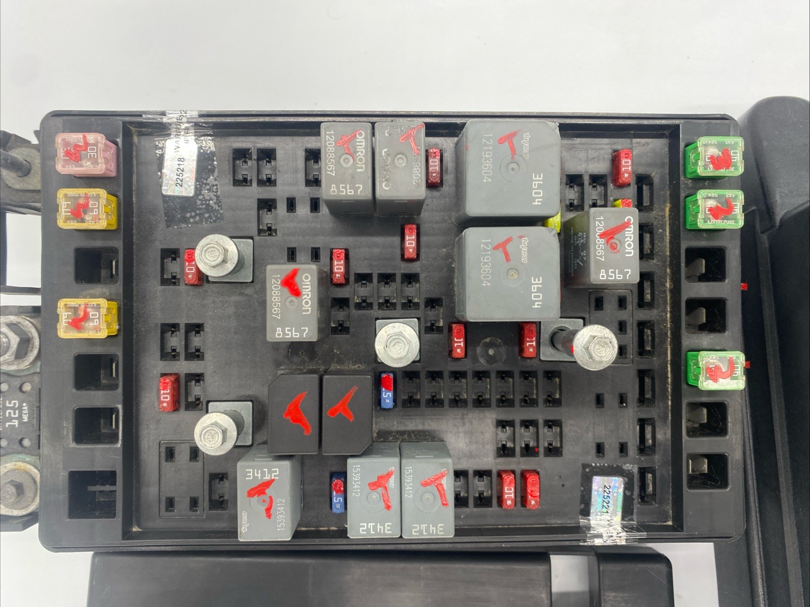 05 CHEVY TRAILBLAZER 5.3 V8 RAINIER ENGINE BAY FUSE RELAY BOX 15141559AB OEM