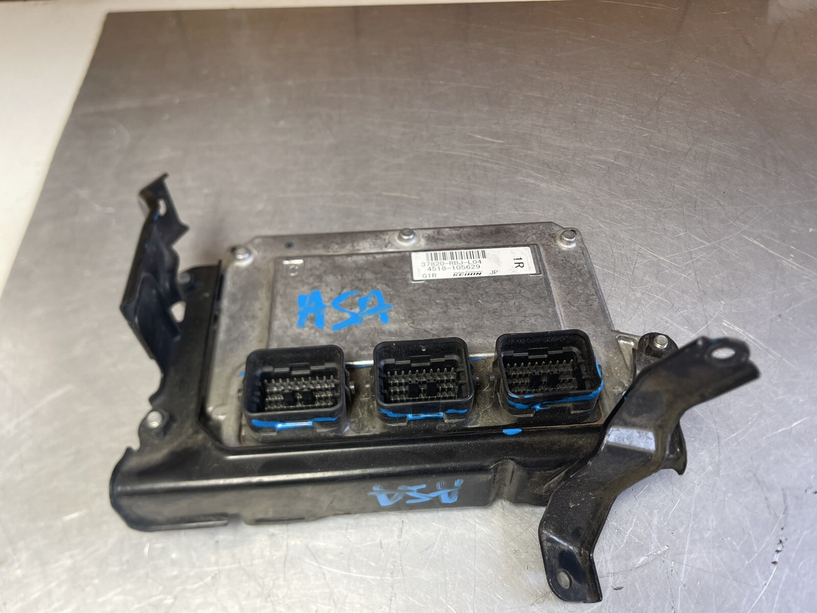 **14 HONDA INSIGHT ECM #37820-RBJ-L04 *See description*(MATCH PART #)(BOX-3075)*