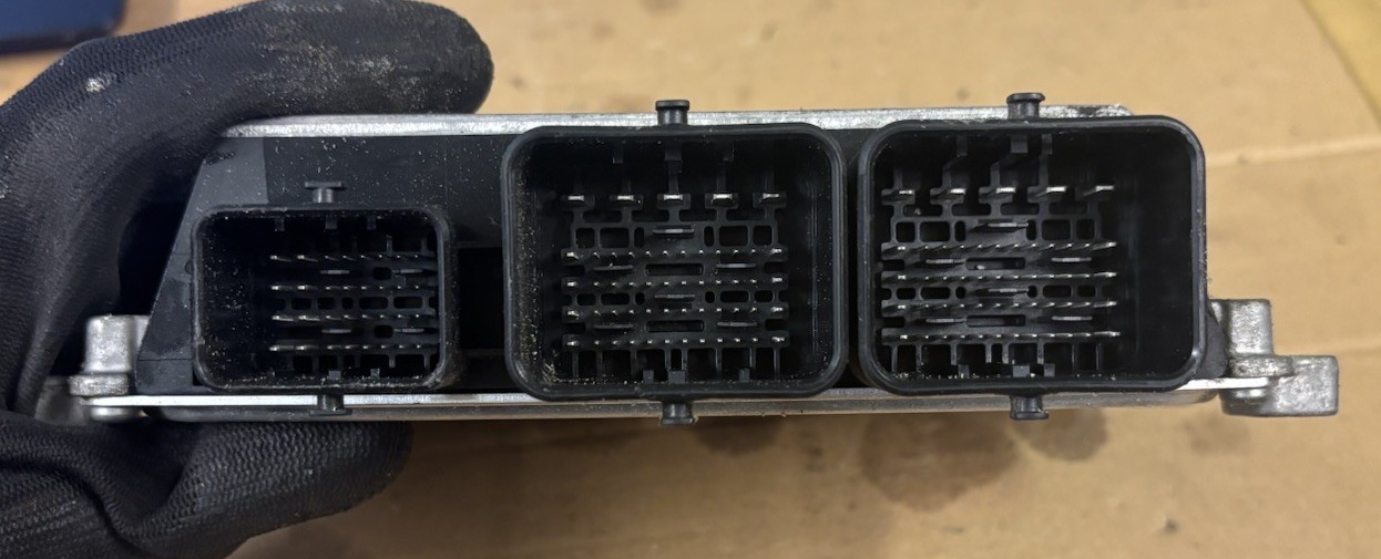 Peugeot 208 MK1 Engine Control ECU V29032215A HW9800913080 9805353080