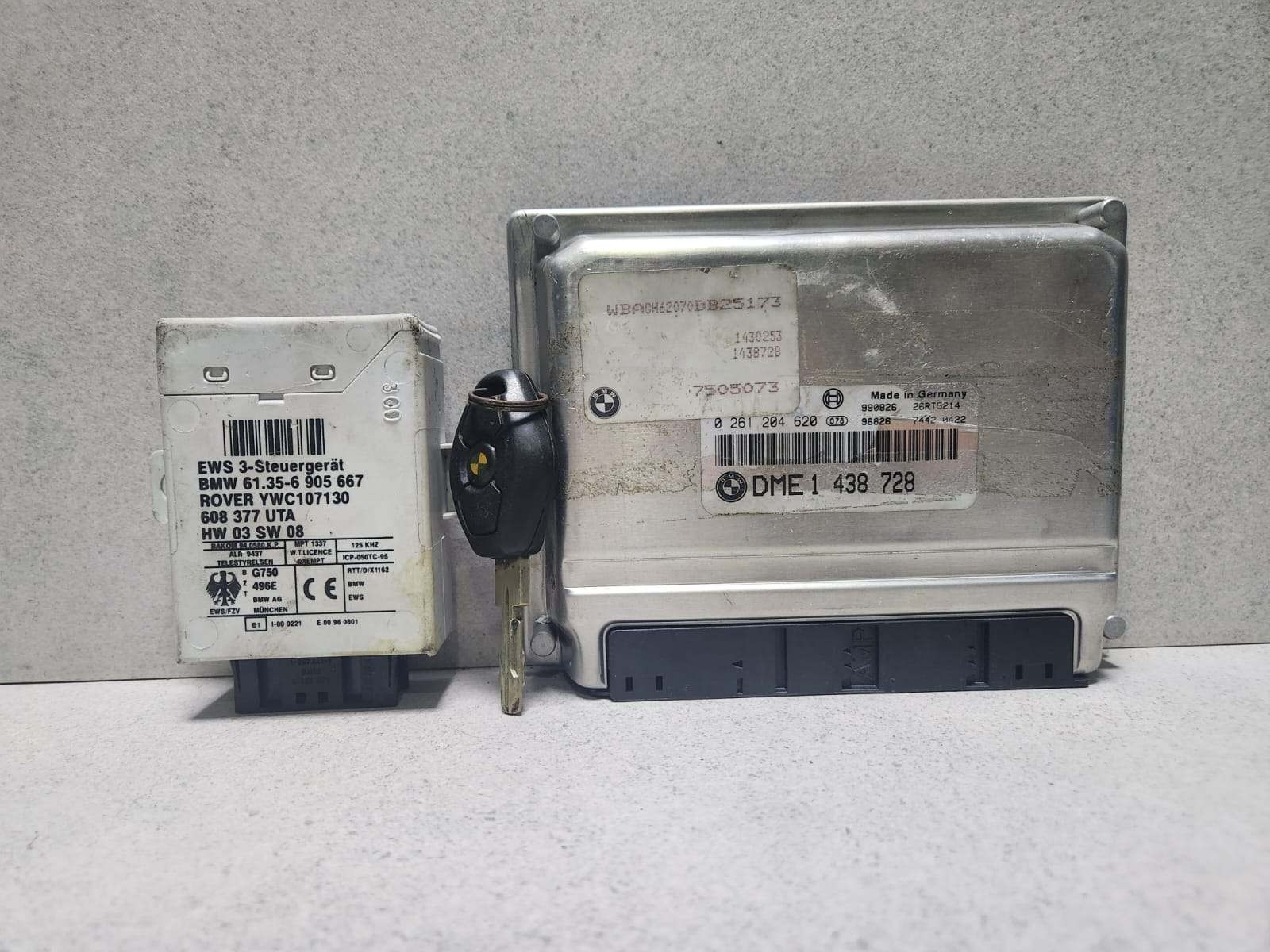1999-2001 BMW 740i Engine Control Unit 1438728 E38 735i M62