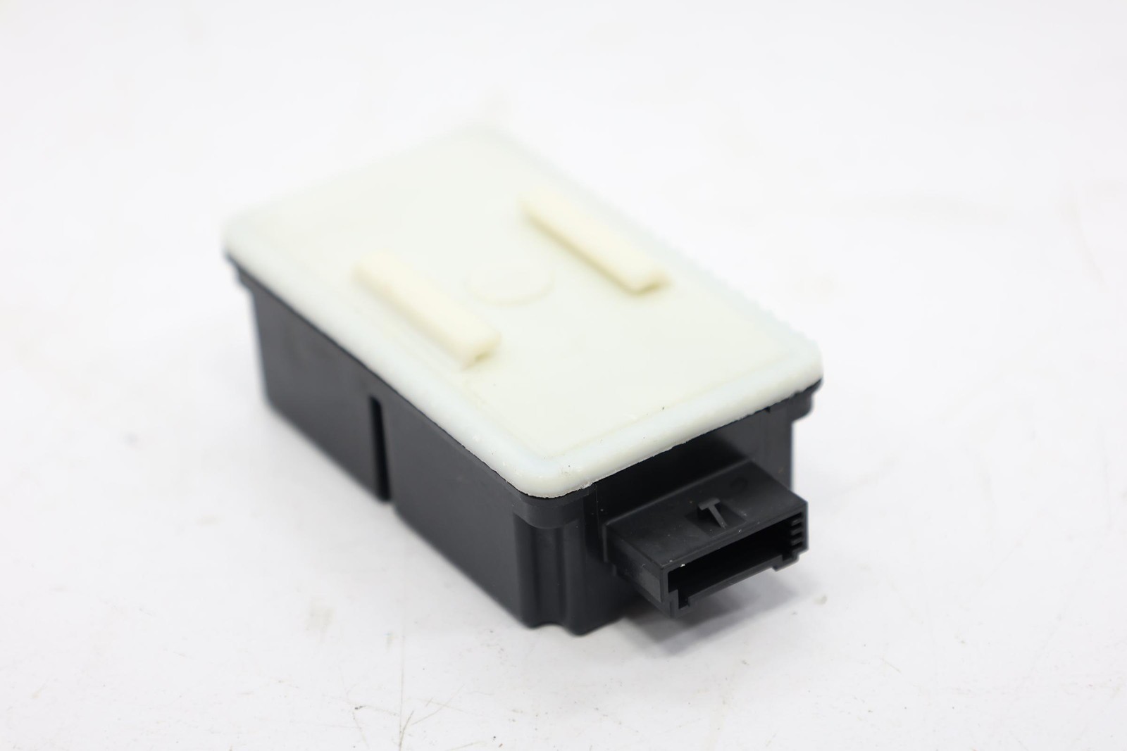 2016 – 2020 TESLA MODEL X TPMS TIRE PRESSURE CONTROL MODULE UNIT OEM 103460100C