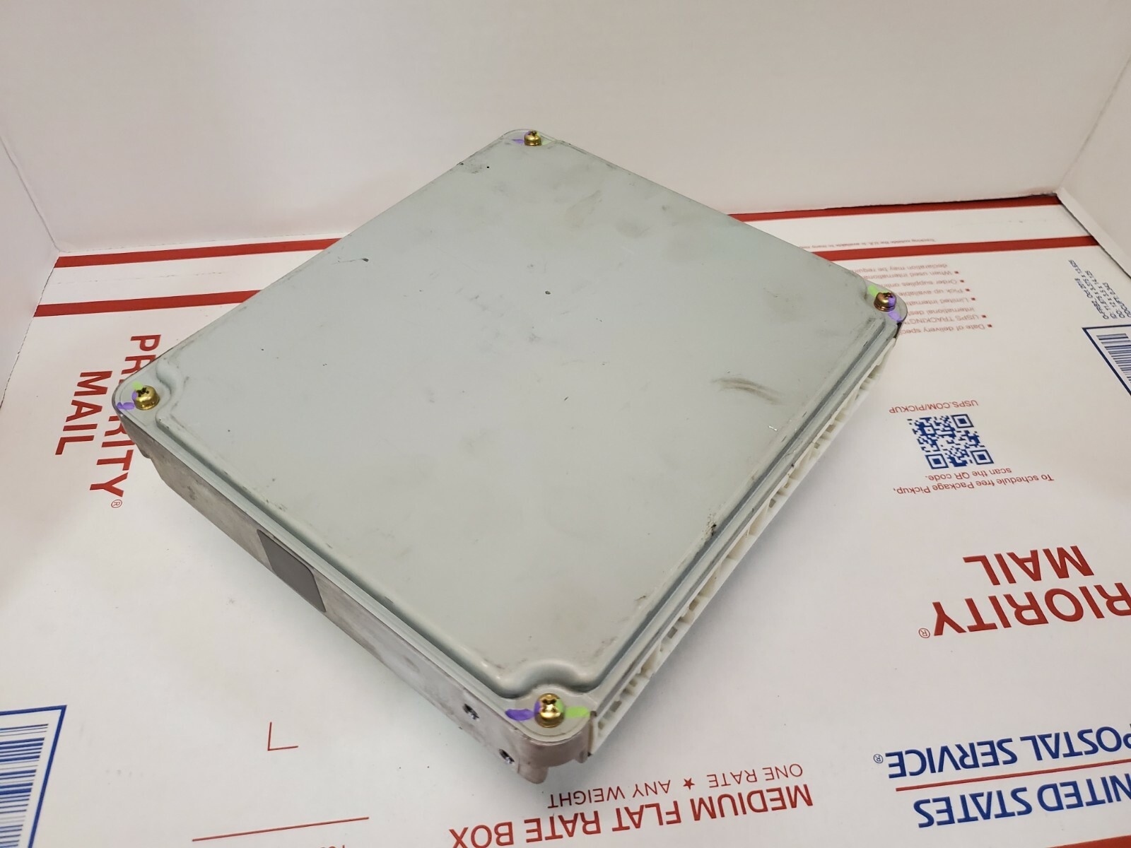 2004 Toyota Sequoia Electronic Control Module (MATCH 89661-0C551)30 DAY WARRANTY