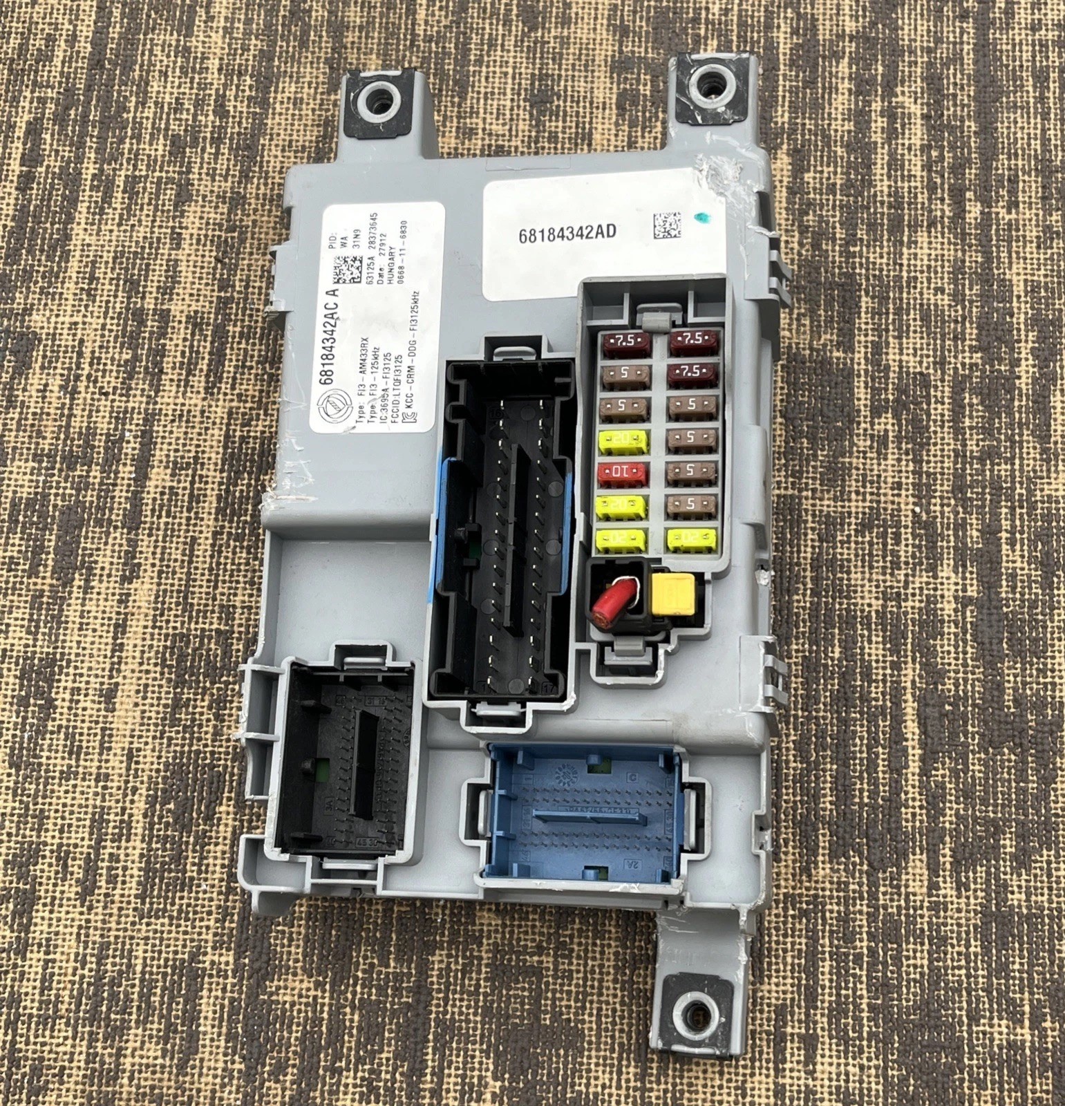 OEM 2012-2017 Fiat 500 Abarth BCM Body Control Module Fuse Box Assembly 1.4L