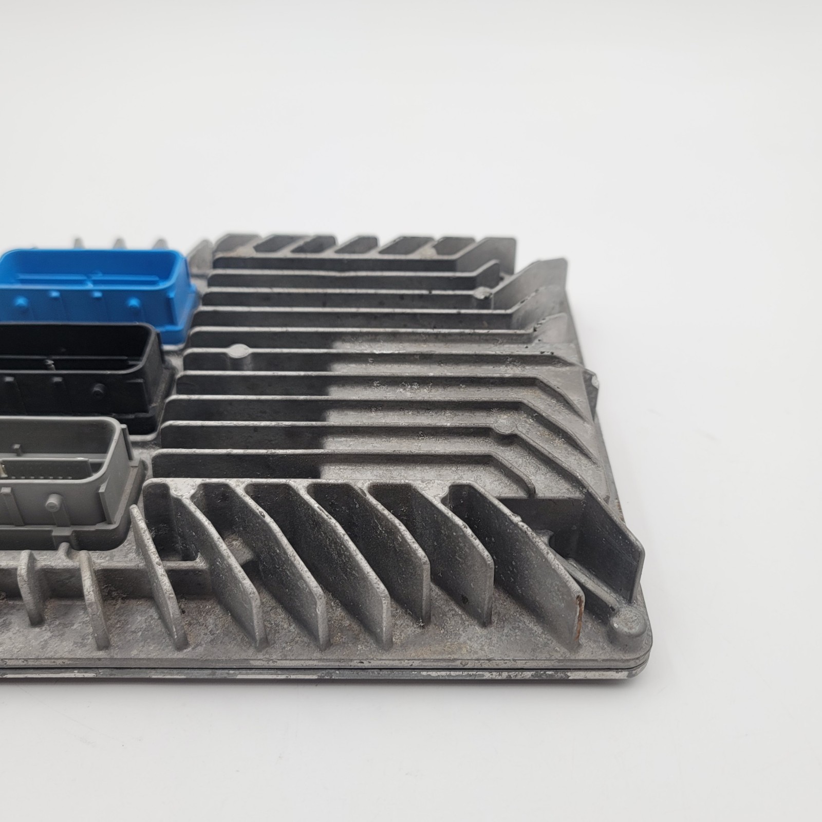 2013 – 2019 GM Chevy Equinox Terrain Engine Control Module ECM ECU E39A 12657781