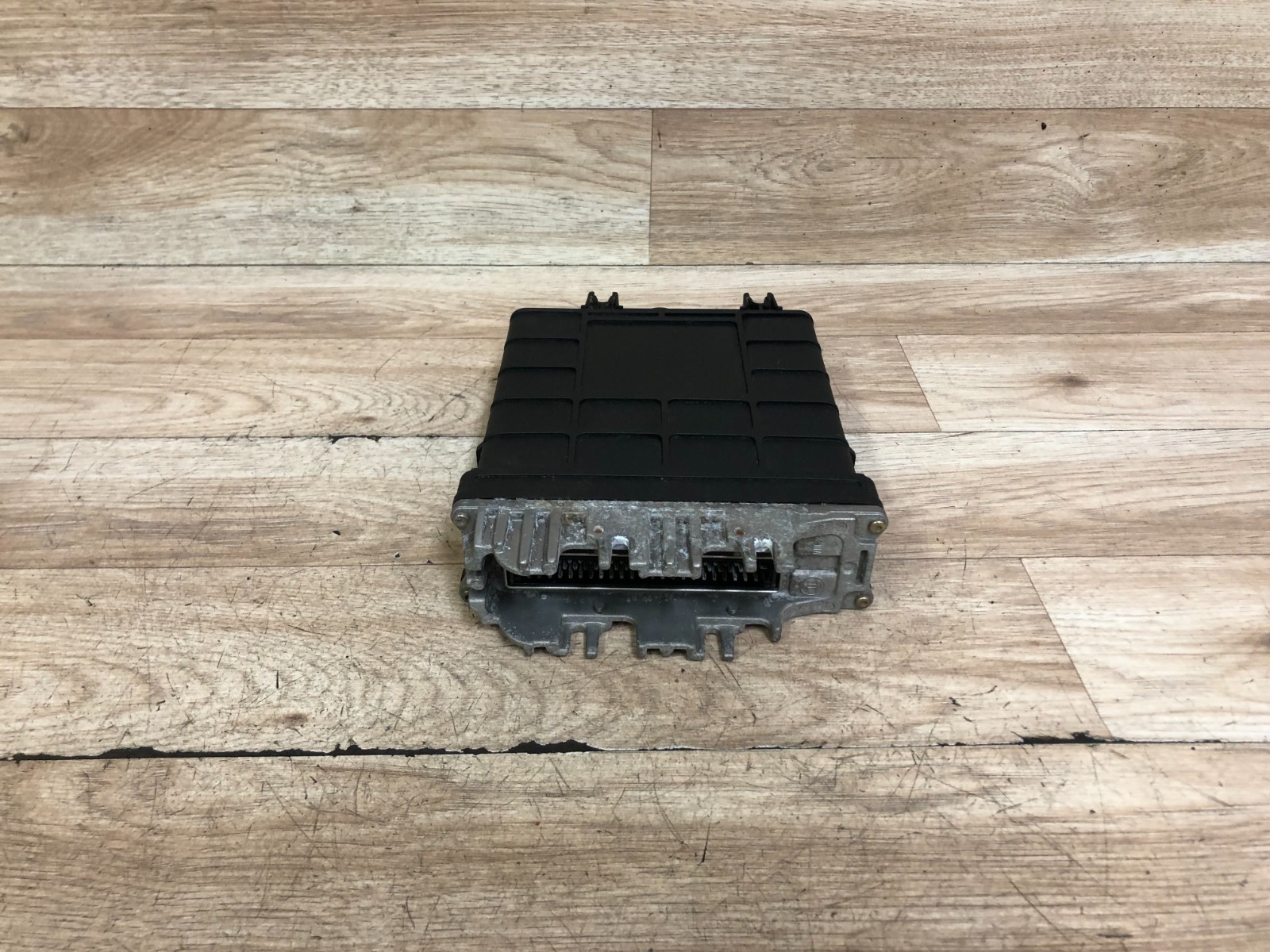 VOLKSWAGEN EUROVAN OEM ENGINE MOTOR DME COMPUTER MODULE 2.8L 1997-2001