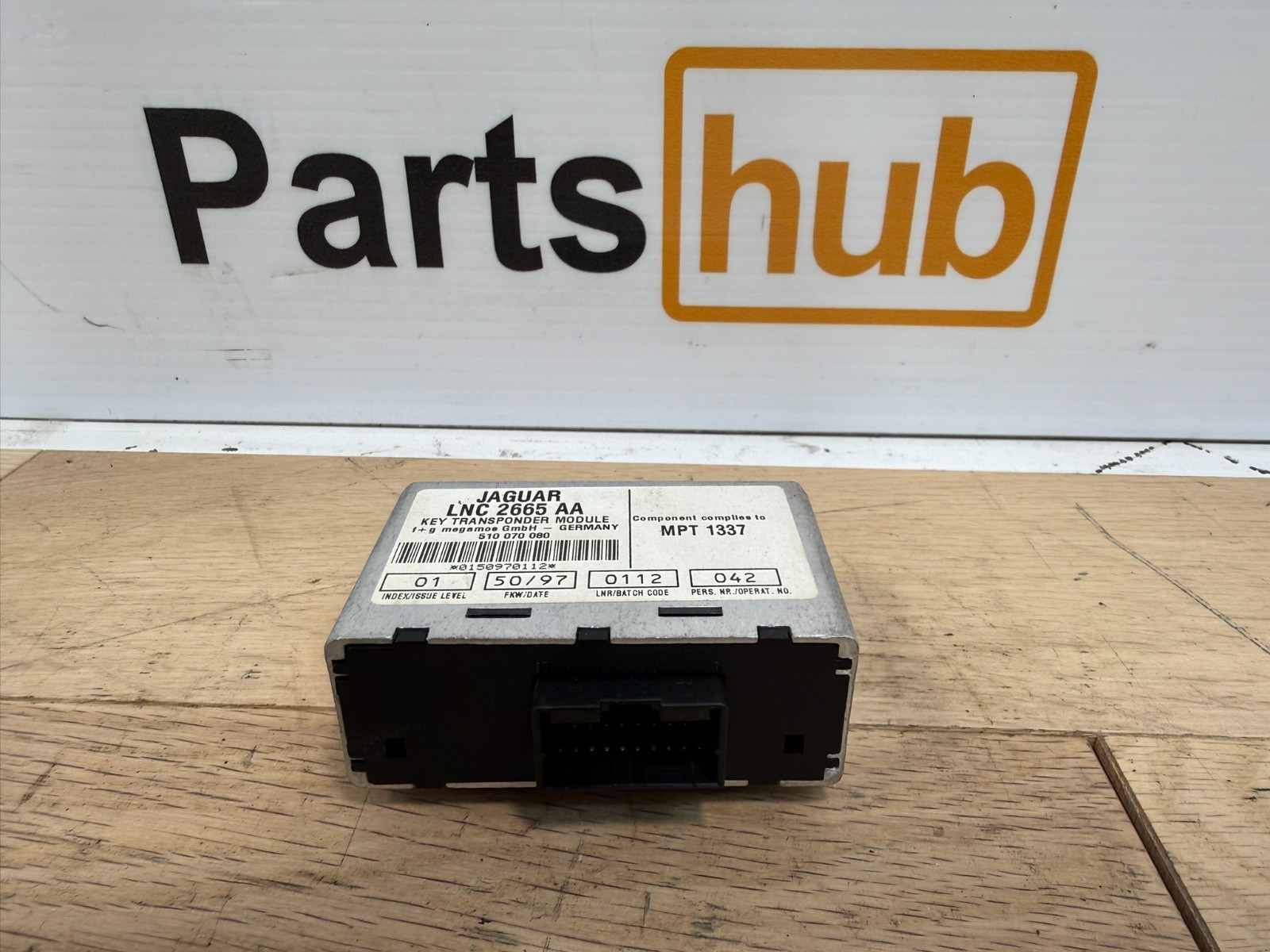 1998-2000 JAGUAR XJ8 KEY TRANSPONDER CONTROL MODULE LNC2665AA OEM