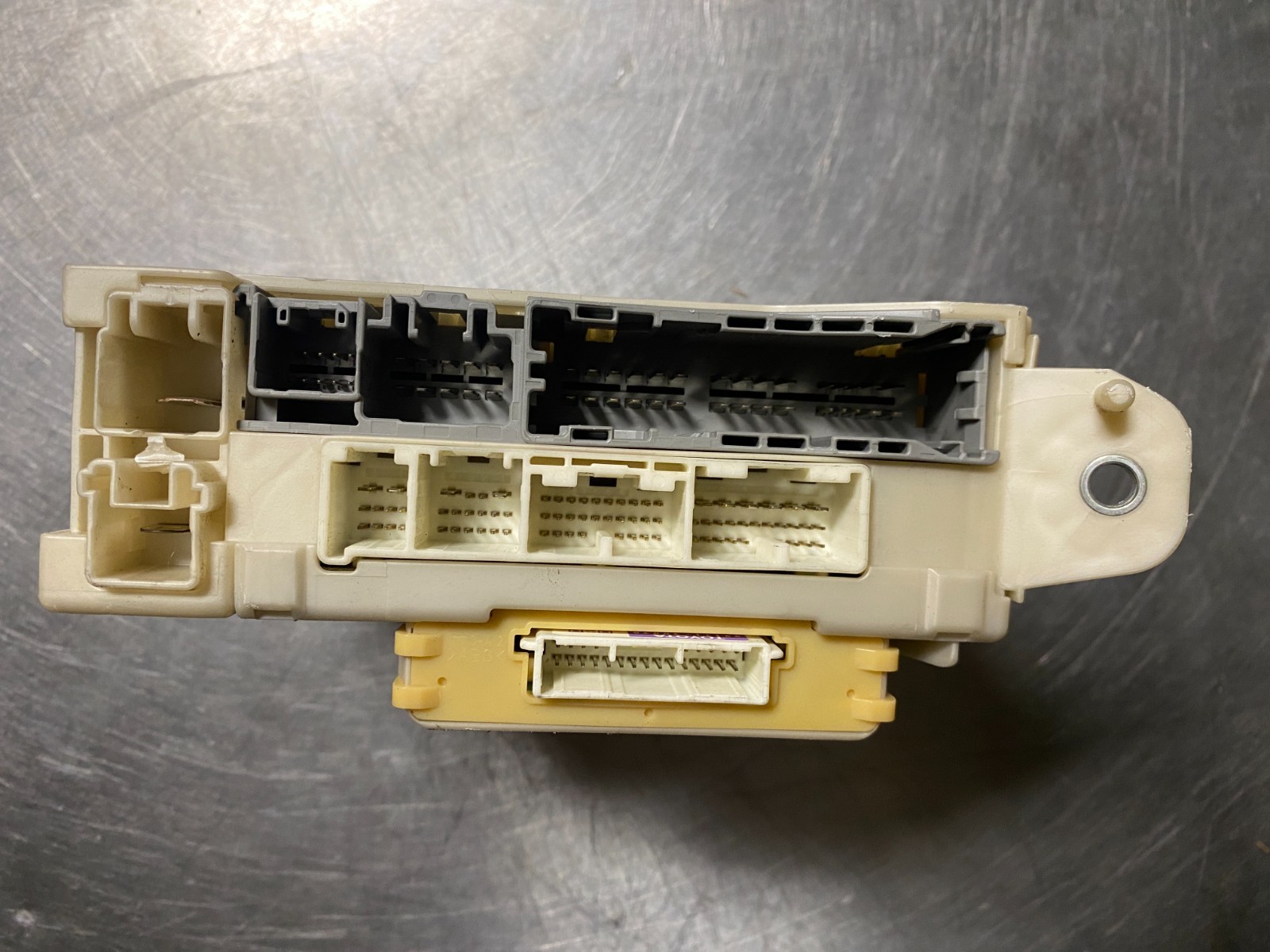 2005 Lexus GS300 Fuse Relay Junction Box 82730-30292