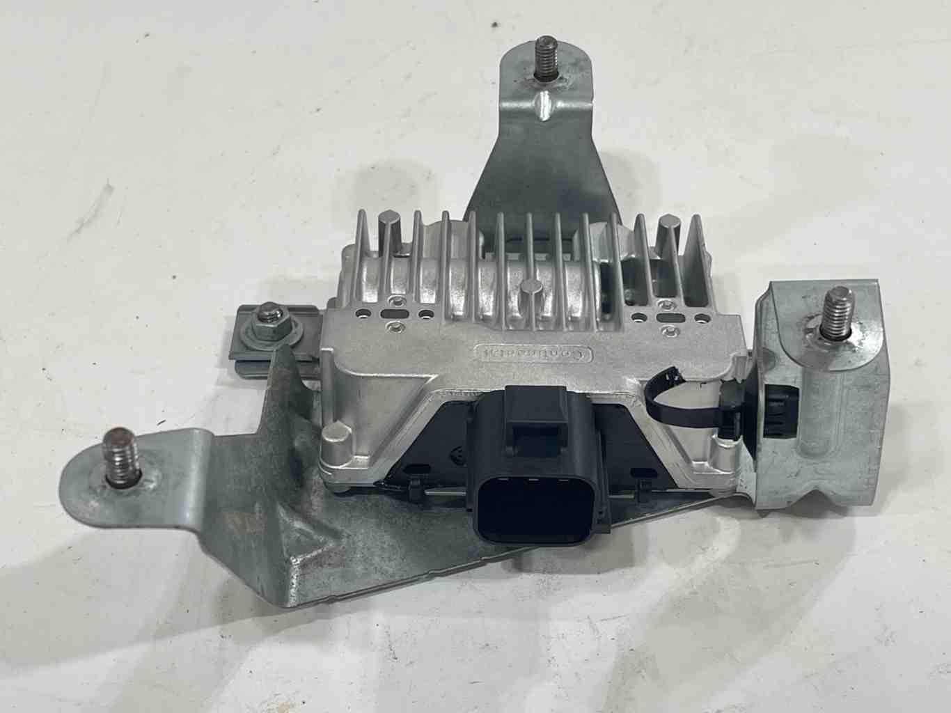 2010 – 2016 LAND ROVER LR4 Fuel Pump Control Module w Bracket OEM