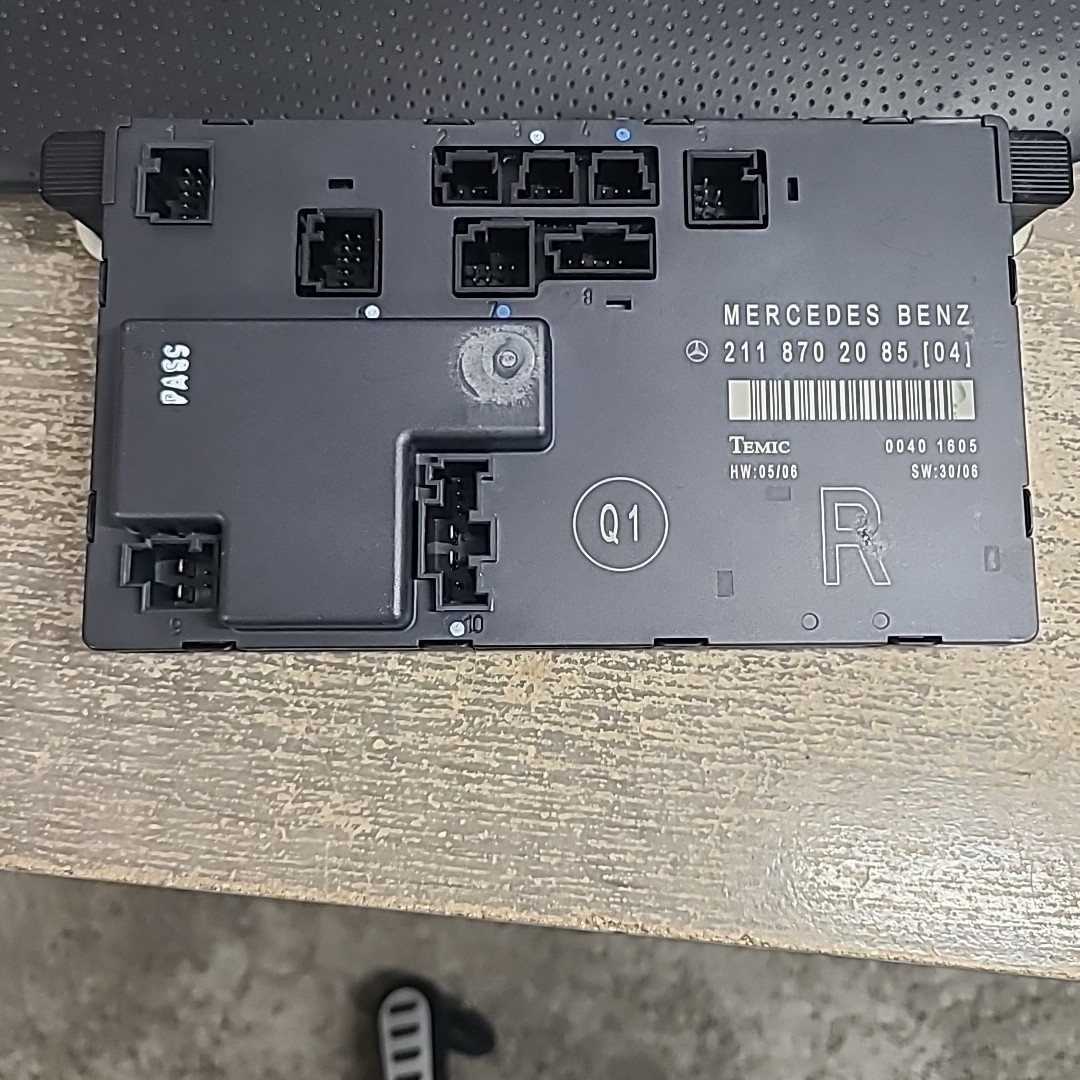 03-09 Mercedes W211 E350 E550 Front Right Passenger Door Control Module OEM