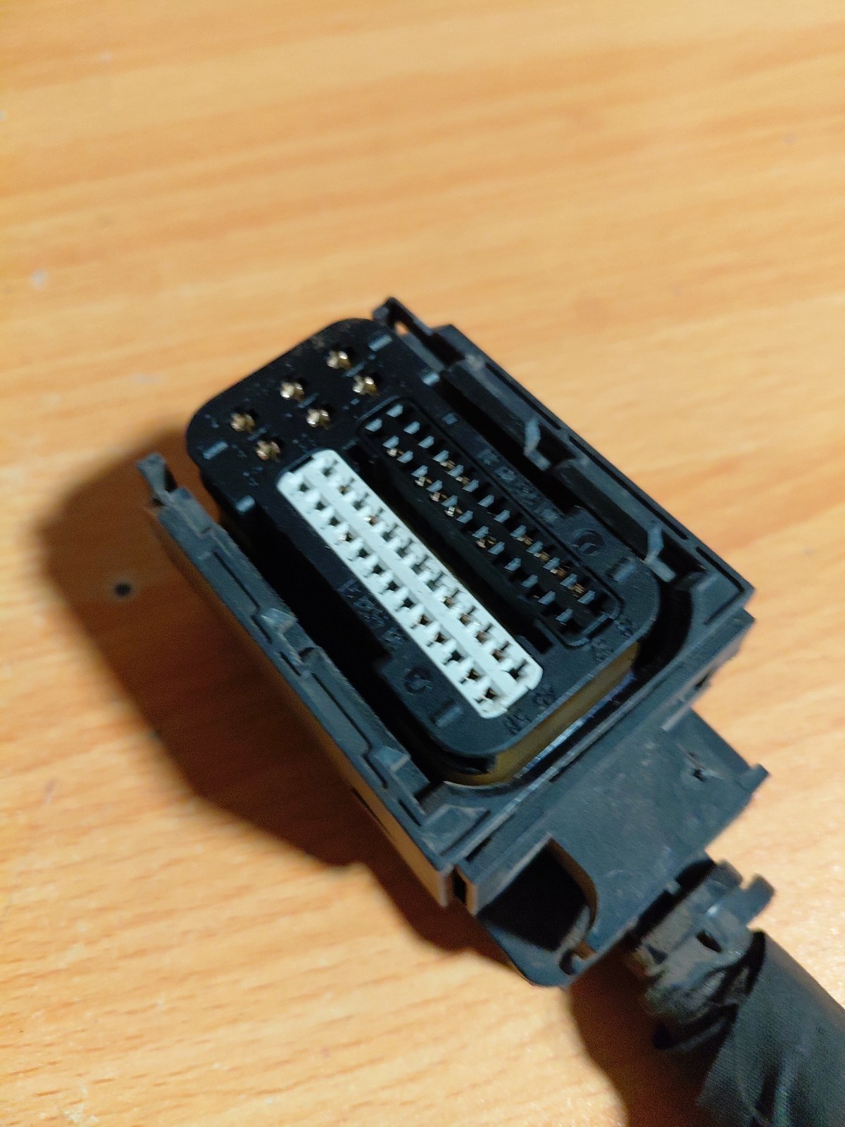 2012 MERCEDES W212 E350 ECU ENGINE COMPUTER CONTROL WIRING CONNECTOR A2769001600