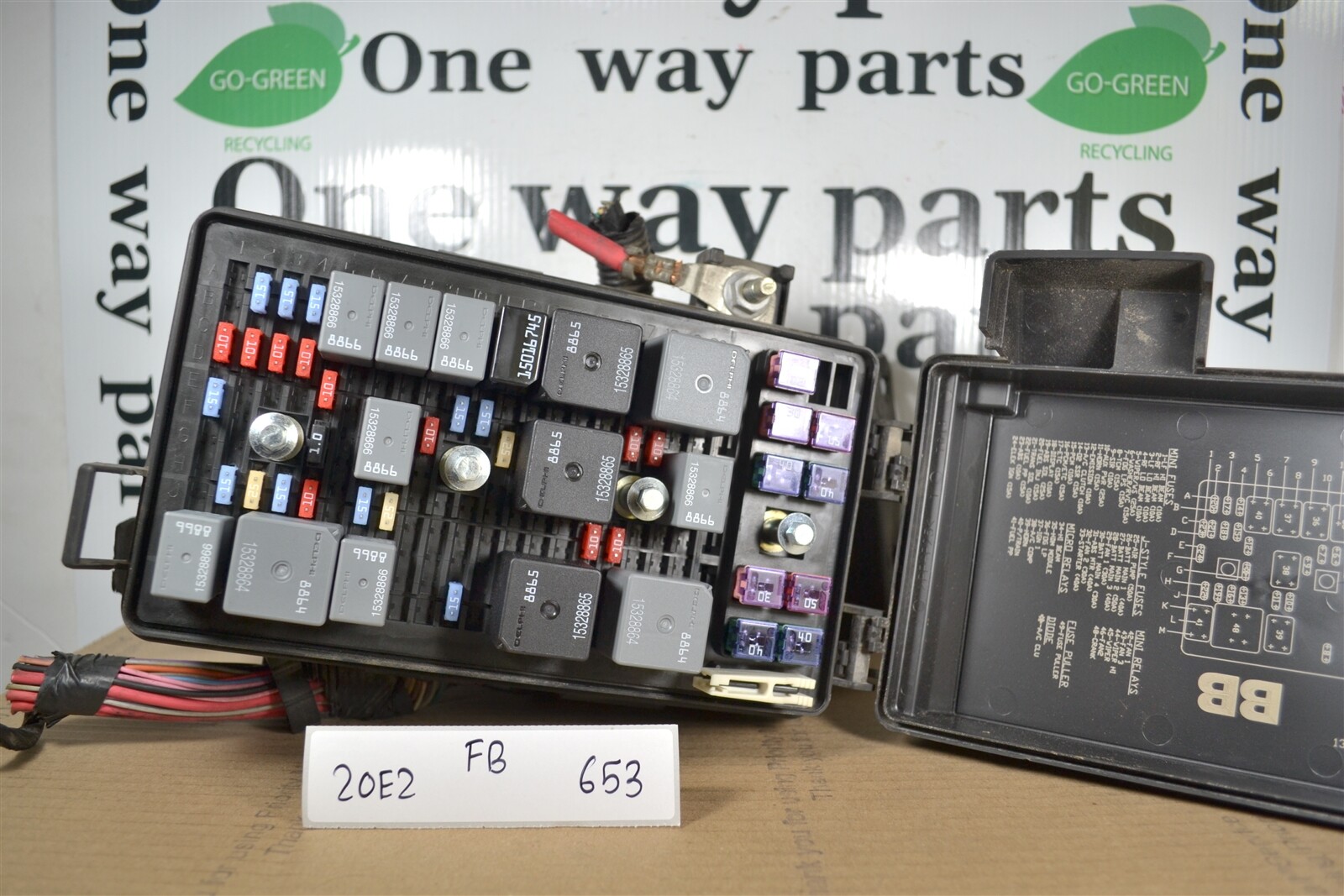 15812628 BUICK ALURE LACROSSE 2006-09 ENGINE BAY Fuse Box Junction BOX 20E2 653