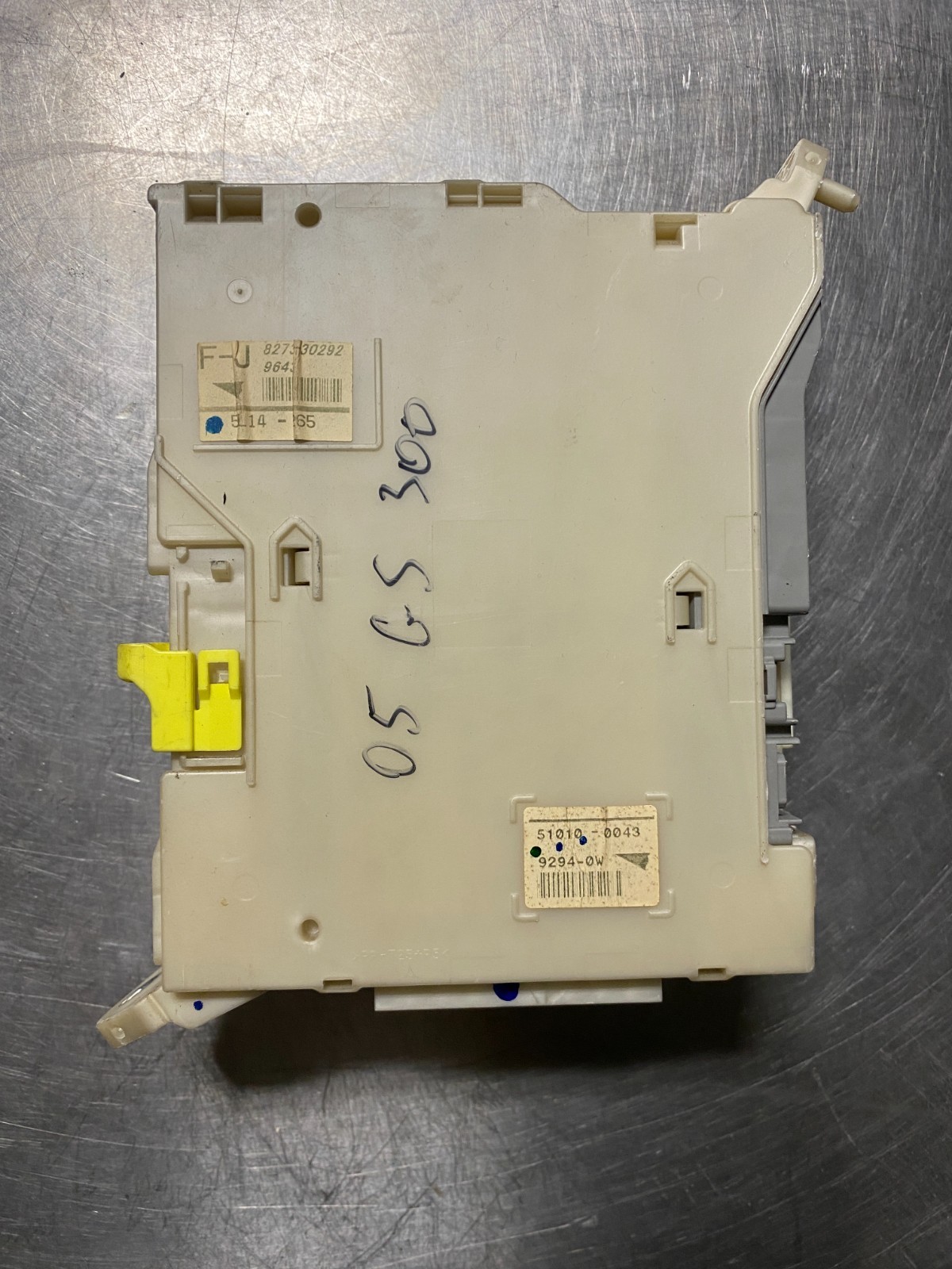 2005 Lexus GS300 Fuse Relay Junction Box 82730-30292