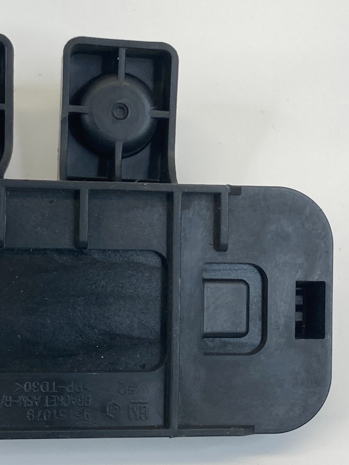 13-15 Chevy Spark Keyless Entry Door Receiver Module W/ Mount Bracket 13503205