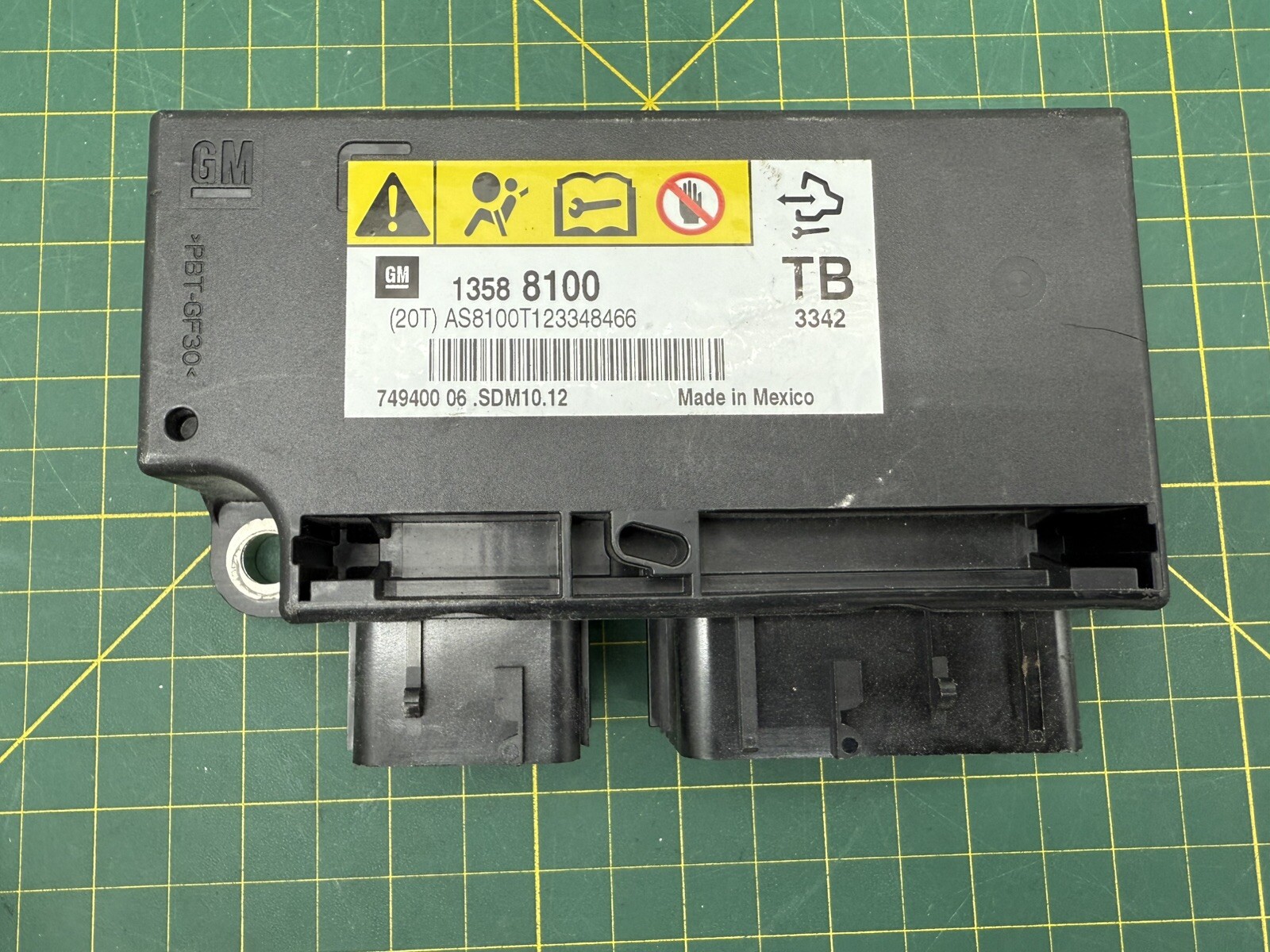 2013-2015 CHEVROLET CAMARO CRASH RESTRAINT CONTROL MODULE 13588100 OEM GM