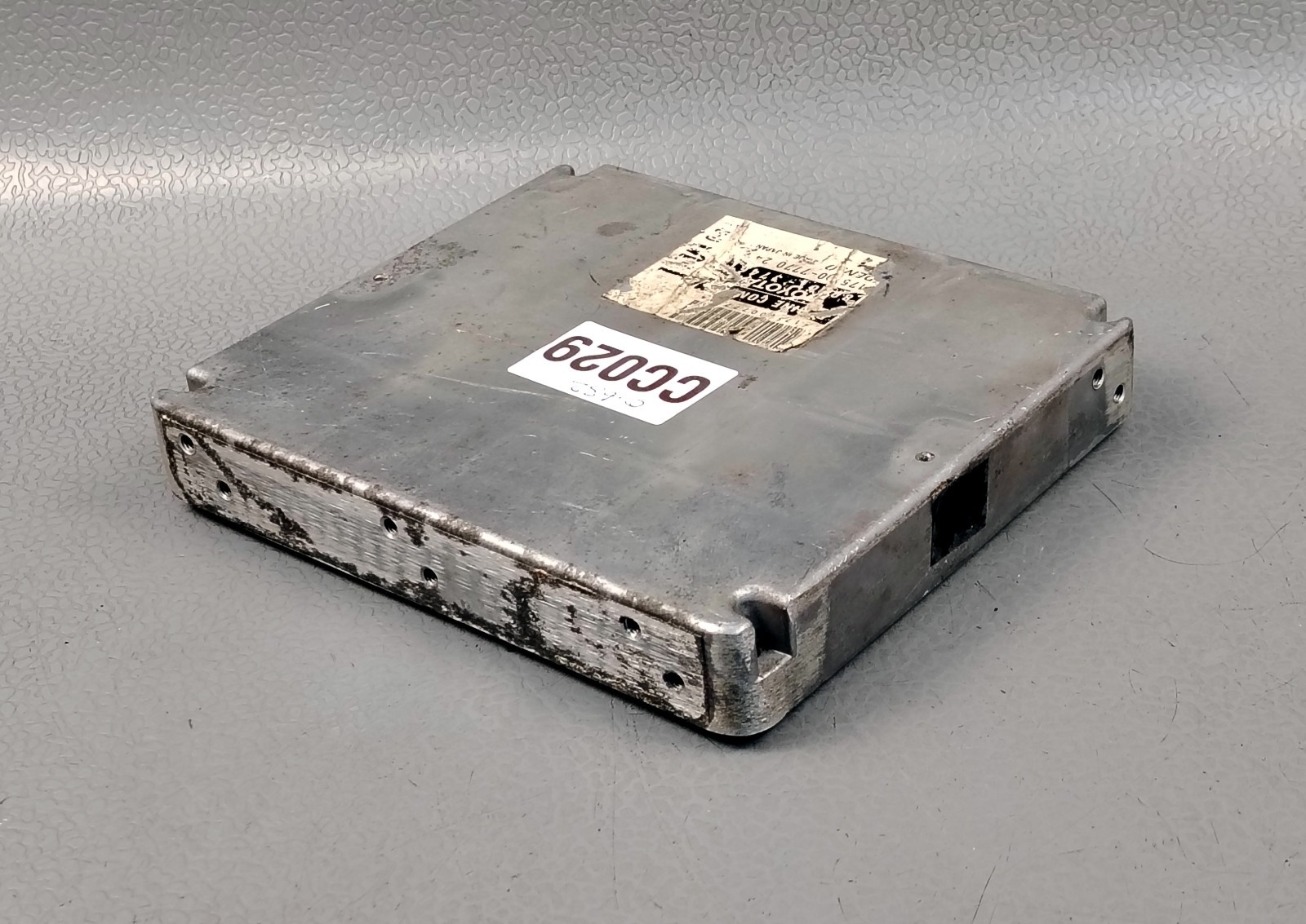 HINO DUTRO DYNA S05D-D Engine Control Unit ECU 89661-37461 DENSO 175800-7770