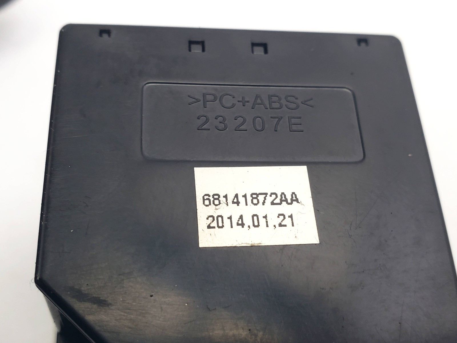 JEEP CHEROKEE KL MK5 POWER SOCKET OUTLET 68141872AA 2014