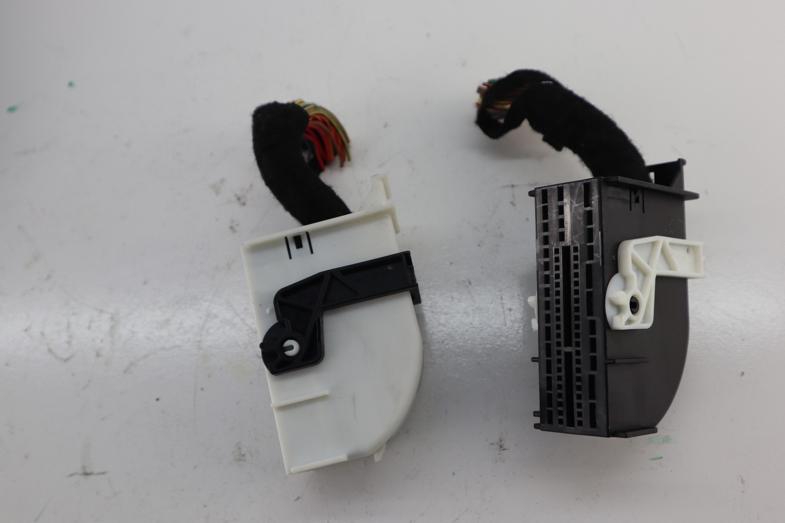 VW Beetle Body Control Module BCM 6R0937088G 5WK50455 WIRE CONNECTORS PLUGS